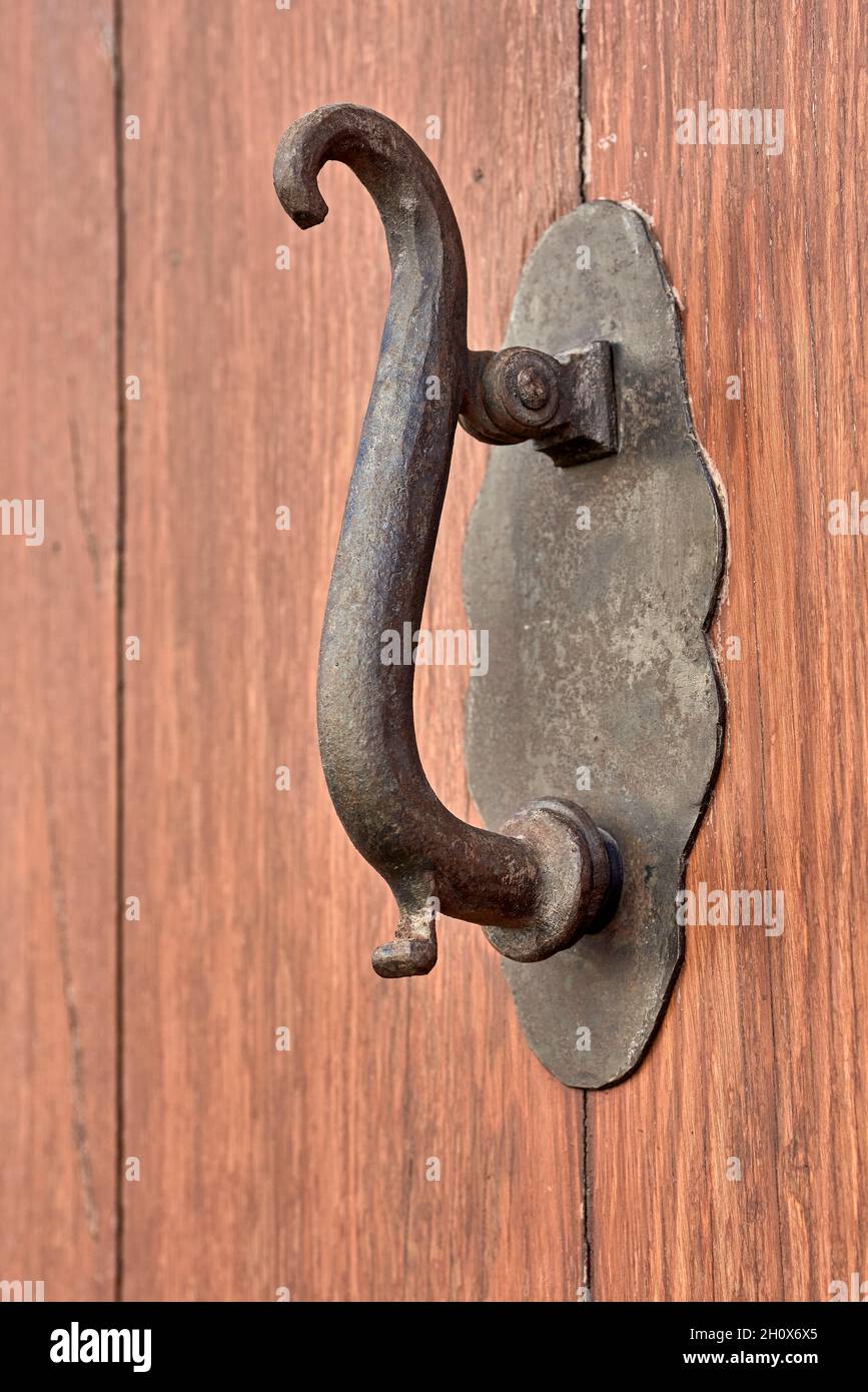 Aldaba de hierro. Faura. Foto Stock