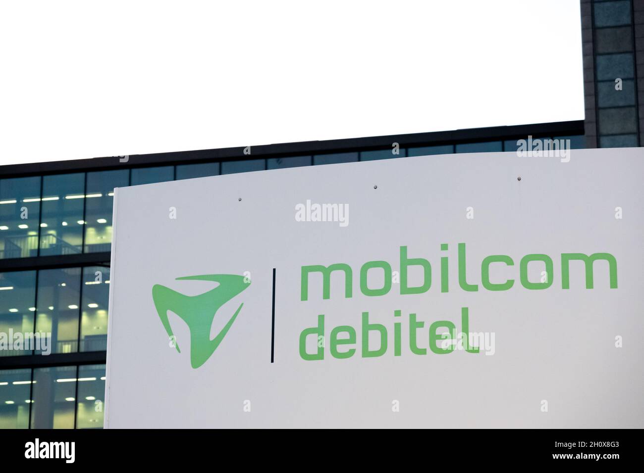 Logo di mobilcom debitel davanti al loro ufficio presso il Stuttgart Engineering Park di Vaihingen Foto Stock