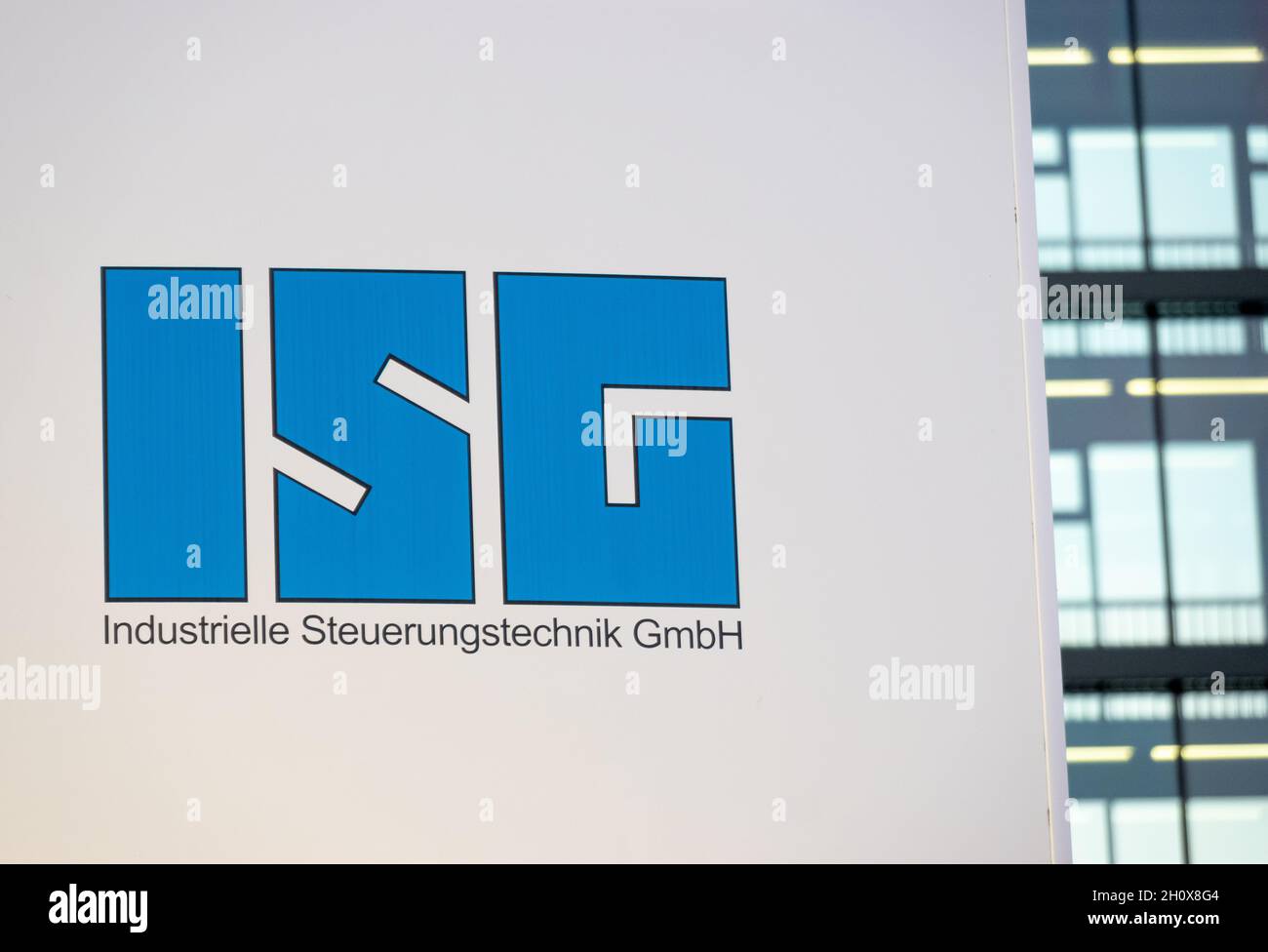 Logo di ISG di fronte al loro ufficio presso il Stuttgart Engineering Park di Vaihingen Foto Stock