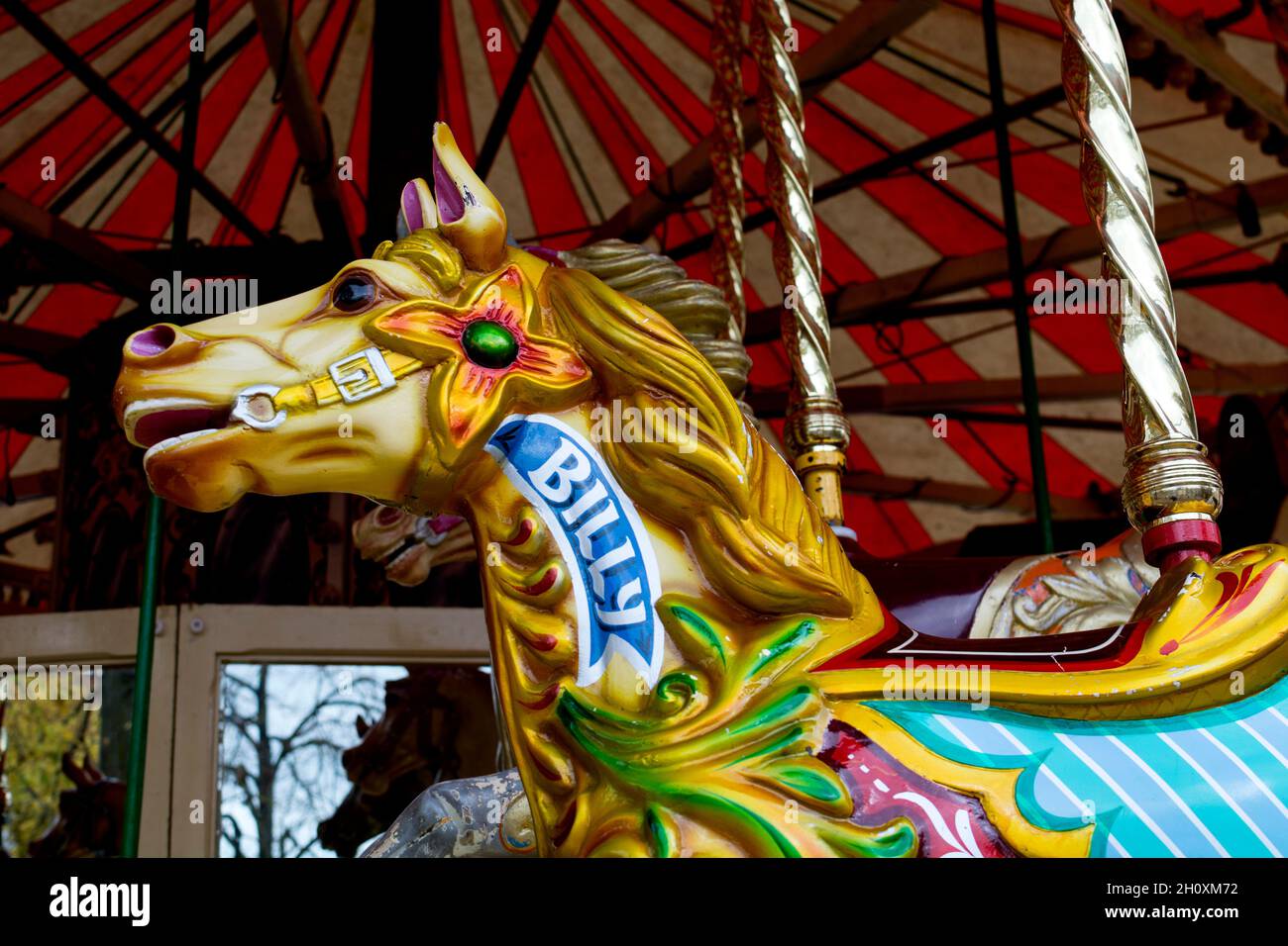 Un giro in carosello a Banbury Michaelmas Mop Fair, Oxfordshire, Regno Unito Foto Stock