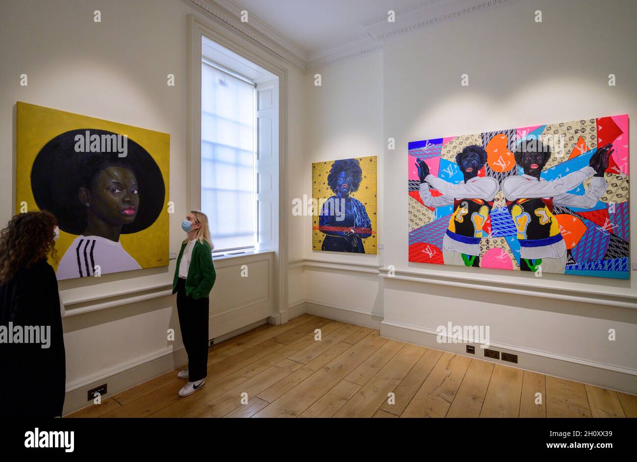 1-54 Contemporary African Art Fair, la fiera d'arte più importante dedicata all'arte contemporanea africana, t Somerset House. Immagine, a sinistra: Oluwole Omofemi, Abeni 2 Foto Stock