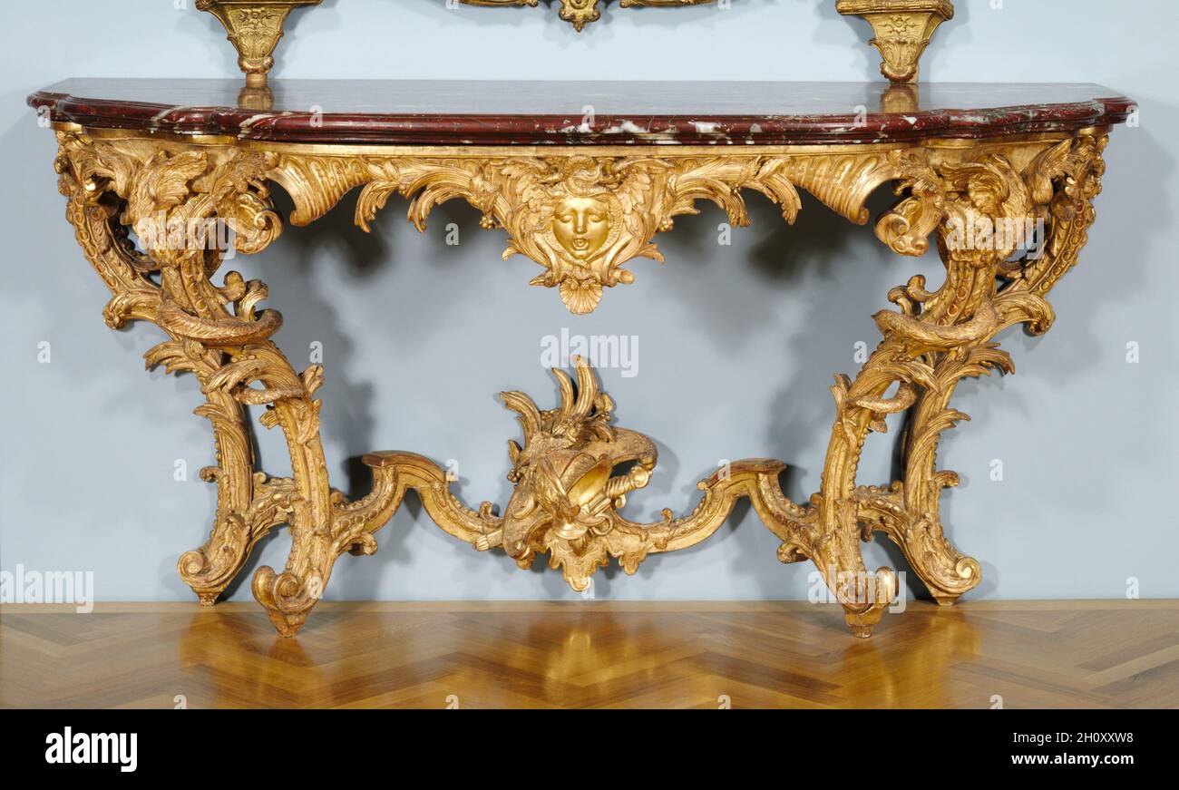 Tavolo console, c. 1725. Jules-Michel Hardouin (1635-1737), Michel II Lange, Pierre Turpin. Scolpiti in legno dorato e piano in marmo (griotti de campan); complessivo: 92 x 202 x 69,5 cm (36 1/4 x 79 1/2 x 27 3/8 in.). Foto Stock