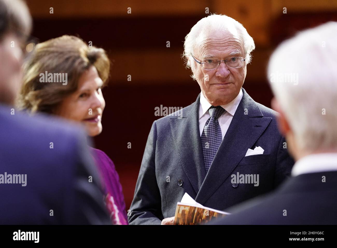 La regina Silvia e il re Carl Gustaf assistono all'inaugurazione del nuovo organo da sala concerti della Gothenburg Symphony Orchestra nella sala concerti di Gothenburg in Svezia, il 15 ottobre 2021. Foto: Bjorn Larsson Rosvall / TT code 9200 Foto Stock