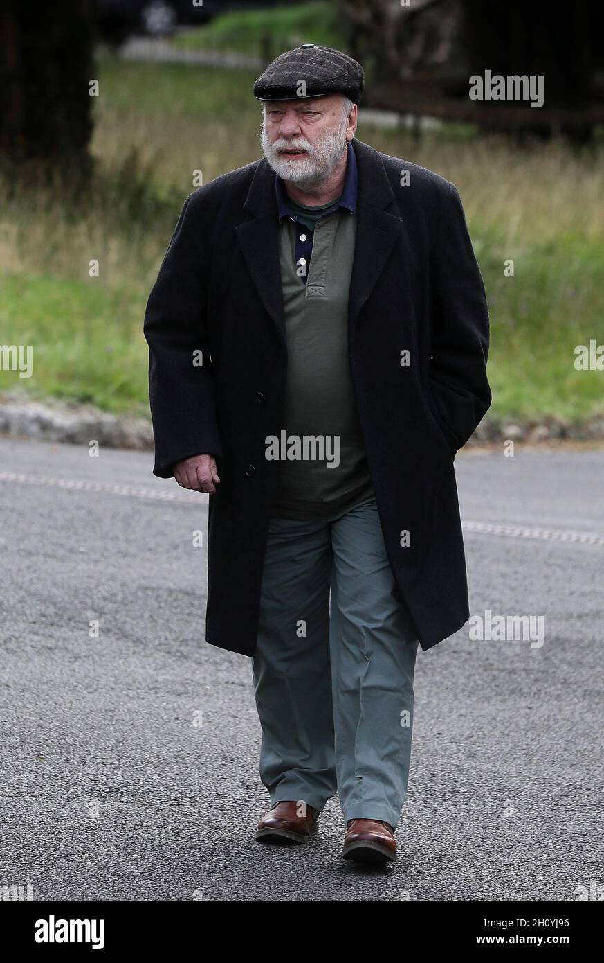 Brian Keenan arriva per il funerale del fondatore di Chieftains Paddy Moloney alla chiesa di St. Kevin a Glendalough, Co. Wicklow. Data foto: Venerdì 15 ottobre 2021. Paddy Moloney visse per la musica, i lutto ai suoi funerali furono raccontati. Il musicista di Dublino, che ha svolto un ruolo chiave nel rilancio della musica tradizionale folk irlandese, è morto questa settimana all'età di 83 anni. Foto Stock