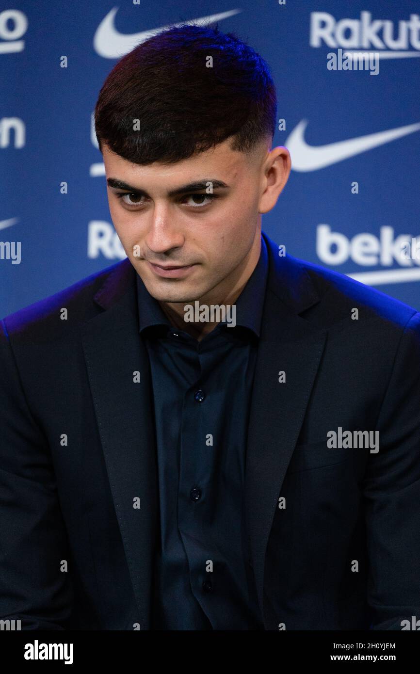 Barcellona, Spagna. 15 ottobre 2021. SPAGNA-CALCIO-FC BARCELLONA RINNOVO CONTRATTO PEDRI. FC Barcelona player (16) Pedri durante il rinnovo del contratto a Camp Nou, Barcellona, Spagna, il 15 ottobre 2021. © Joan Gosa 2021. Credit: Joan Gosa Badia/Alamy Live News Foto Stock