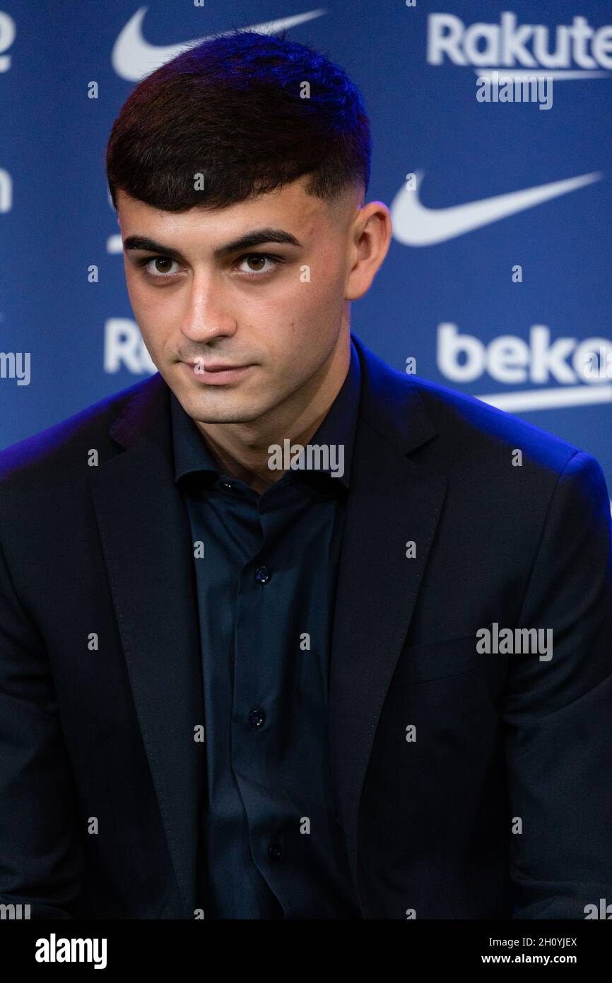 Barcellona, Spagna. 15 ottobre 2021. SPAGNA-CALCIO-FC BARCELLONA RINNOVO CONTRATTO PEDRI. FC Barcelona player (16) Pedri durante il rinnovo del contratto a Camp Nou, Barcellona, Spagna, il 15 ottobre 2021. © Joan Gosa 2021. Credit: Joan Gosa Badia/Alamy Live News Foto Stock