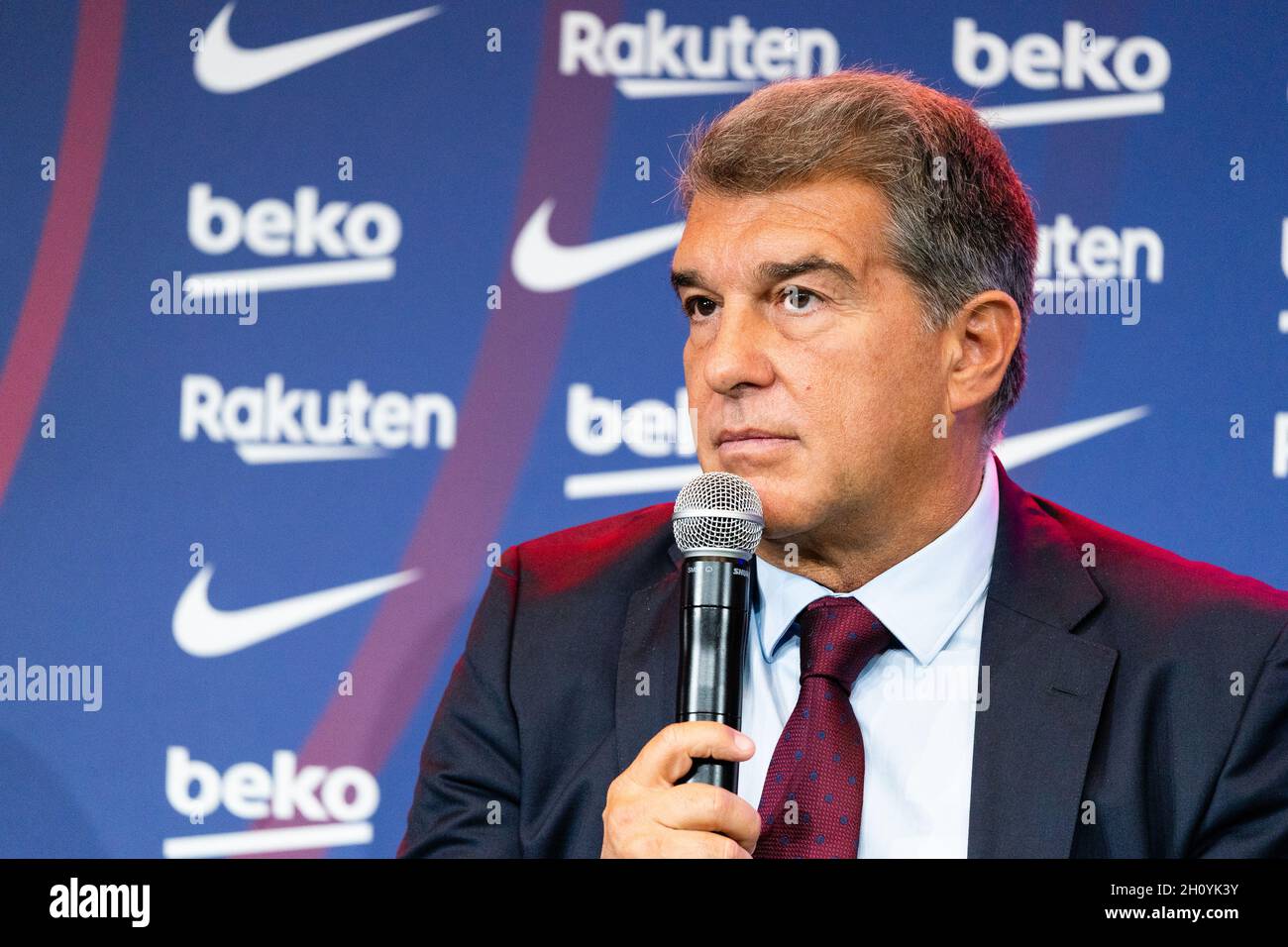 Barcellona, Spagna. 15 ottobre 2021. SPAGNA-CALCIO-FC BARCELLONA RINNOVO CONTRATTO PEDRI. FC Barcelona player (16) Pedri durante il rinnovo del contratto a Camp Nou, Barcellona, Spagna, il 15 ottobre 2021. © Joan Gosa 2021. Credit: Joan Gosa Badia/Alamy Live News Foto Stock
