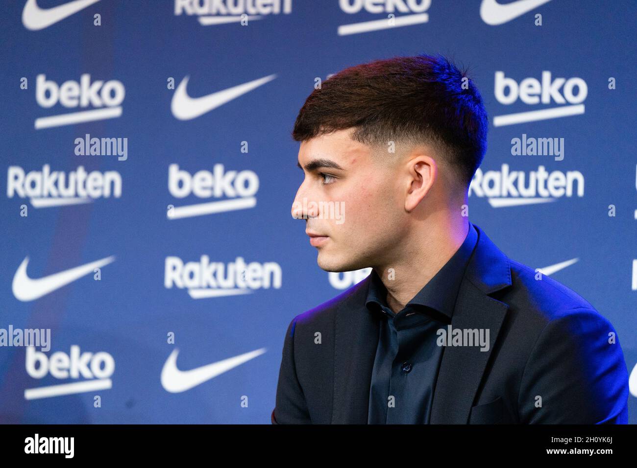 Barcellona, Spagna. 15 ottobre 2021. SPAGNA-CALCIO-FC BARCELLONA RINNOVO CONTRATTO PEDRI. FC Barcelona player (16) Pedri durante il rinnovo del contratto a Camp Nou, Barcellona, Spagna, il 15 ottobre 2021. © Joan Gosa 2021. Credit: Joan Gosa Badia/Alamy Live News Foto Stock