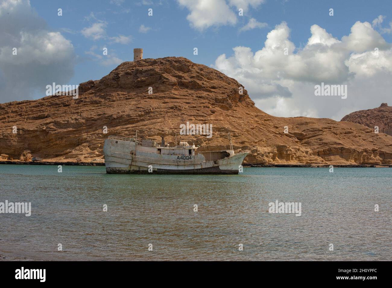 Cantiere navale di sur Oman dove vengono fabbricate e riparate imbarcazioni tradizionali Foto Stock