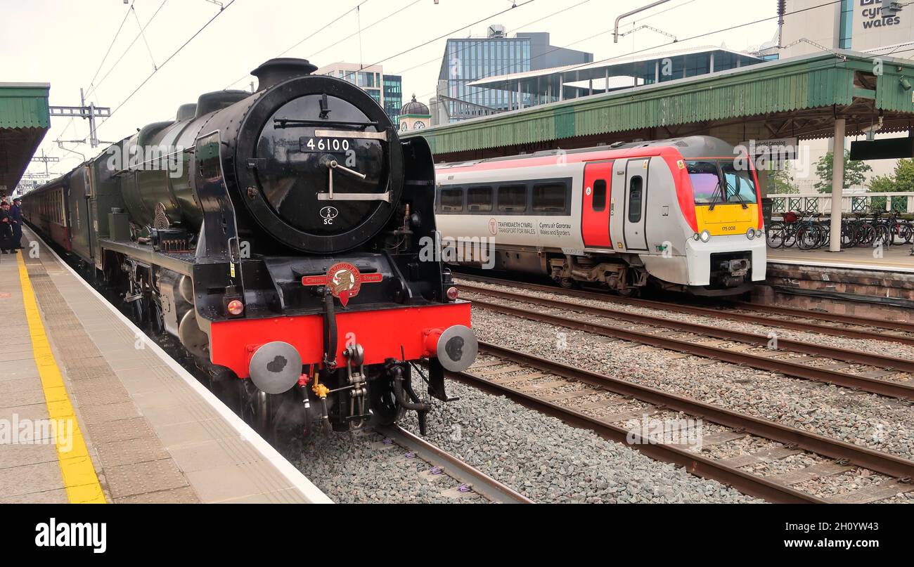 Locomotiva LMS n. 46100 Royal Scot alla stazione centrale di Cardiff dopo aver trasportato i treni Saphos railtour il Welshman da Kingswear. 14.09.2021. Foto Stock