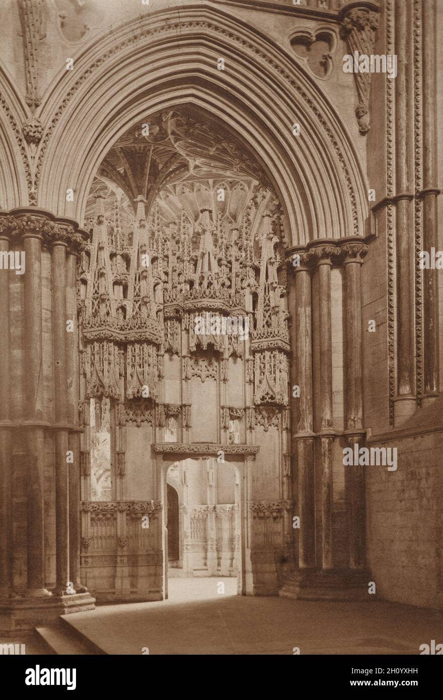 Cappella del Vescovo Alcock da Reho-Choir, Cattedrale di Ely, 1897. Frederick H. Evans (britannico, 1853-1943). Stampa Platinum; immagine e carta: 14.1 x 9.6 cm (5 9/16 x 3 3/4 poll.); montaggio primario: 16.8 x 11.3 cm (6 5/8 x 4 7/16 poll.); montaggio secondario: 17.5 x 12 cm (6 7/8 x 4 3/4 poll.); montaggio terziario: 35 x 25.4 cm (13 3/4 x 10 poll.). Foto Stock