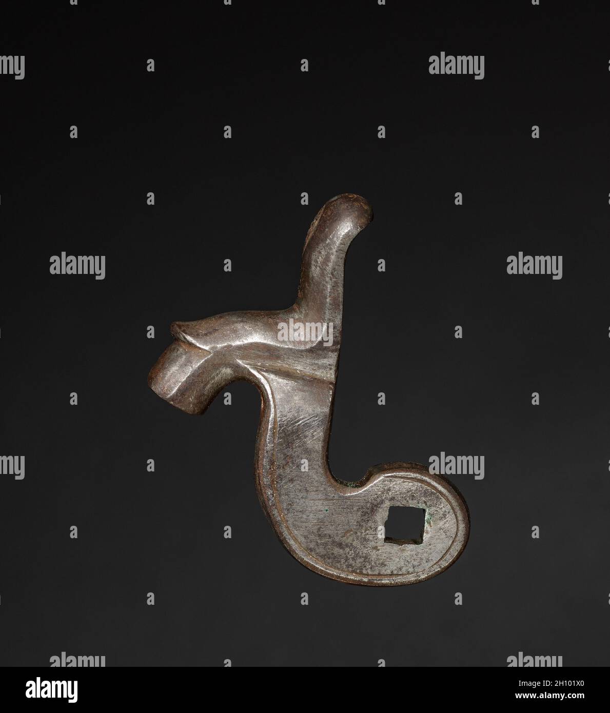 Martello Gun-Lock, c. 1800-1825. Inghilterra, inizio XIX secolo. Totale: 6.4 x 3.8 cm (2 1/2 x 1 1/2 poll.). Foto Stock