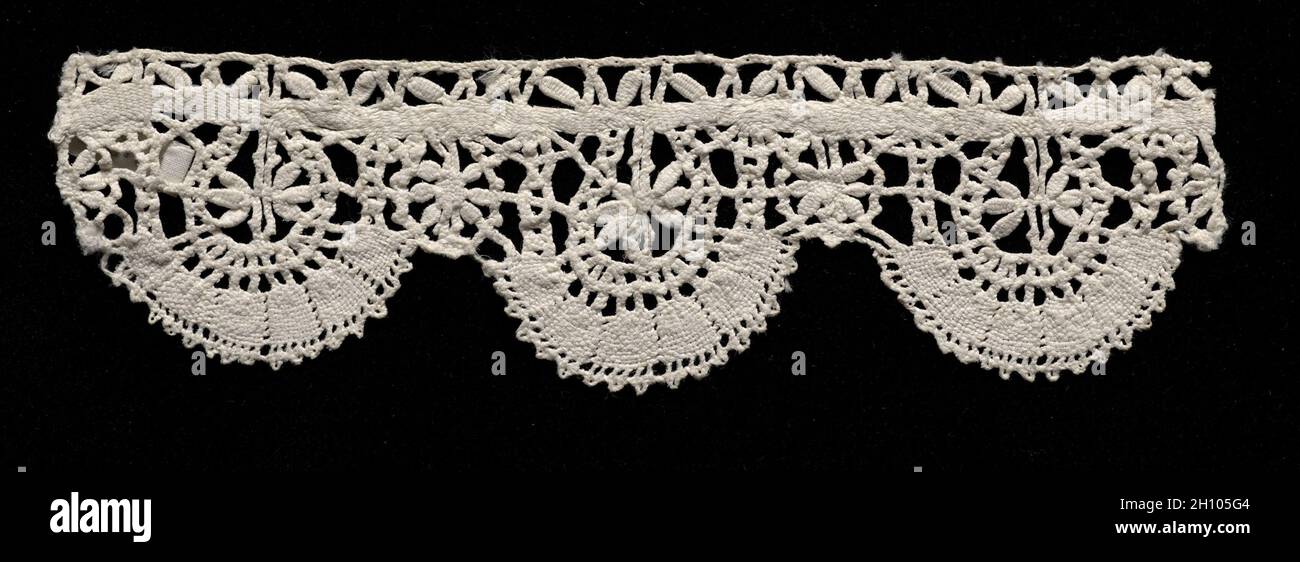 Merletto di rocca (merletto di rosa) bordatura di punti campanaria, 17 °-18 ° secolo. Italia, Genova, XVII-XVIII secolo. Pizzo, bobina; media: 4.5 x 16.6 cm (1 3/4 x 6 9/16 poll.). Foto Stock