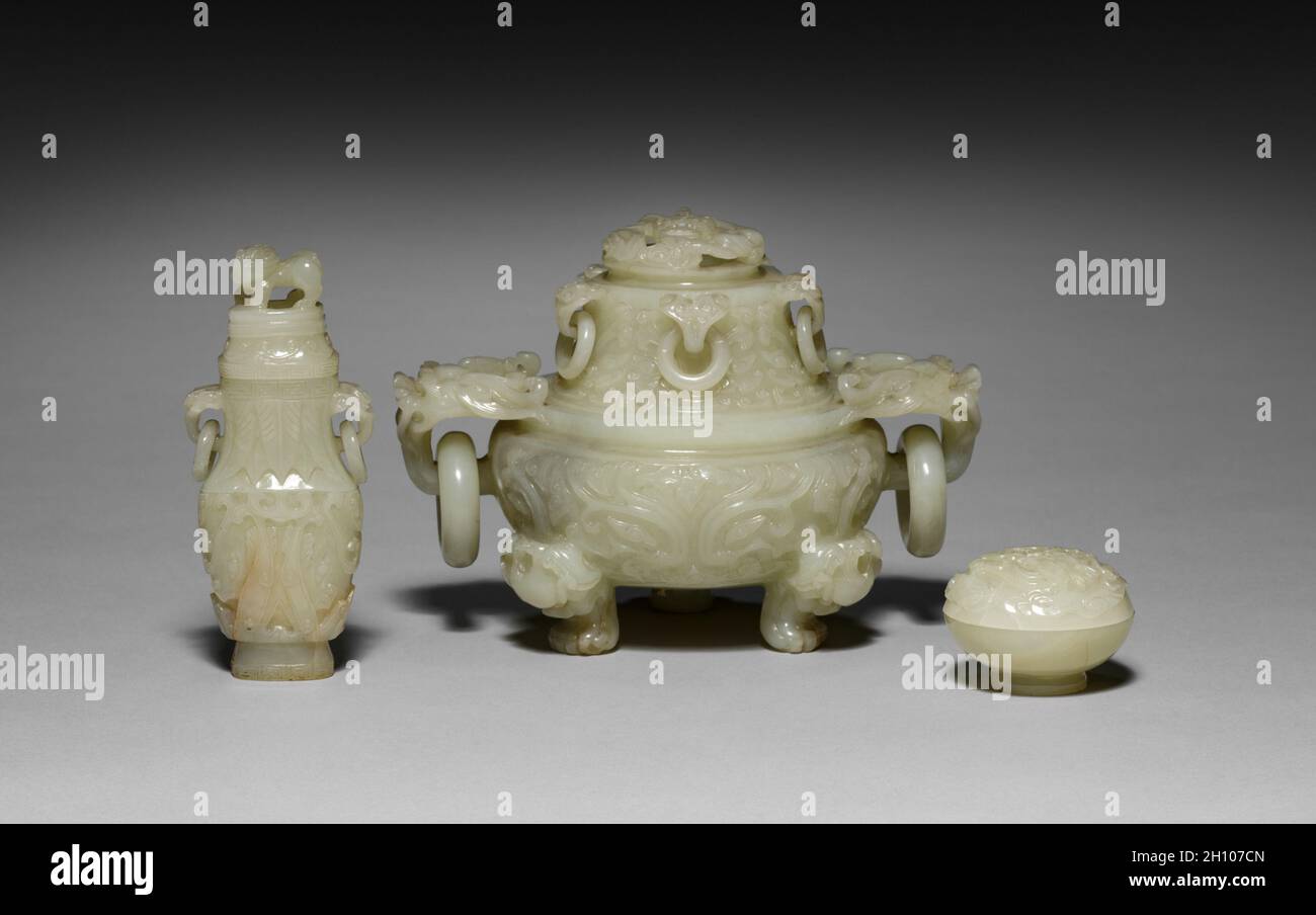 Giada Cinese Set incenso, 1644-1911. Cina, dinastia Qing (1644-1911). Jade; Parte 1: 12,4 x 17,2 x 11,5 cm (4 7/8 x 6 3/4 x 4 1/2 in.); Parte 2: 12,2 x 5,2 x 2,8 cm (4 13/16 x 2 1/16 x 1 1/8 in.); Parte 3: 5,4 cm (2 1/8 in.). Foto Stock