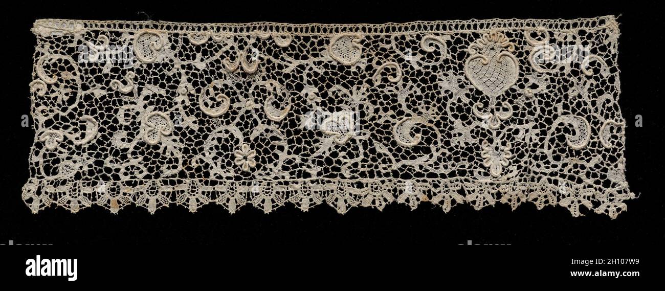 Merletto di punta (punto di Francia) bordatura, c. 1700. Francia, fine XVII-inizio XVIII secolo. Pizzo, punta del ago; media: 9.3 x 29.6 cm (3 11/16 x 11 5/8 poll.). Foto Stock