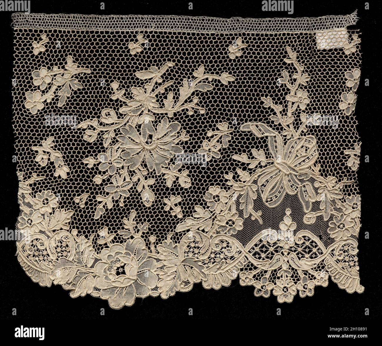 Merletto a punta d'ago (Argentan Type), recinzione, 20 ° secolo. Francia, Argentan, 20 ° secolo. Pizzo, punta del ago: Cotone; media: 14.7 x 17.9 cm (5 13/16 x 7 1/16 poll.). Foto Stock