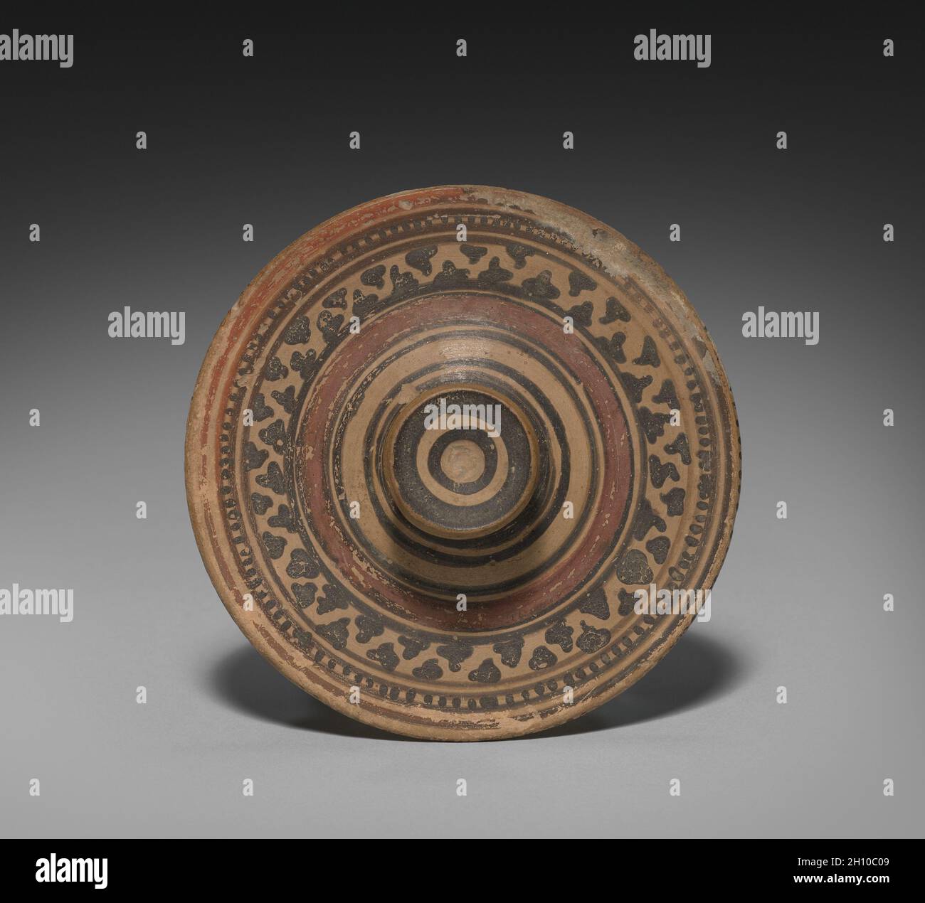 Vaso Corinthian (coperchio), 600 a.C. Grecia, VII secolo a.C. Terracotta; totale: 17.5 cm (7/8 poll.). Foto Stock