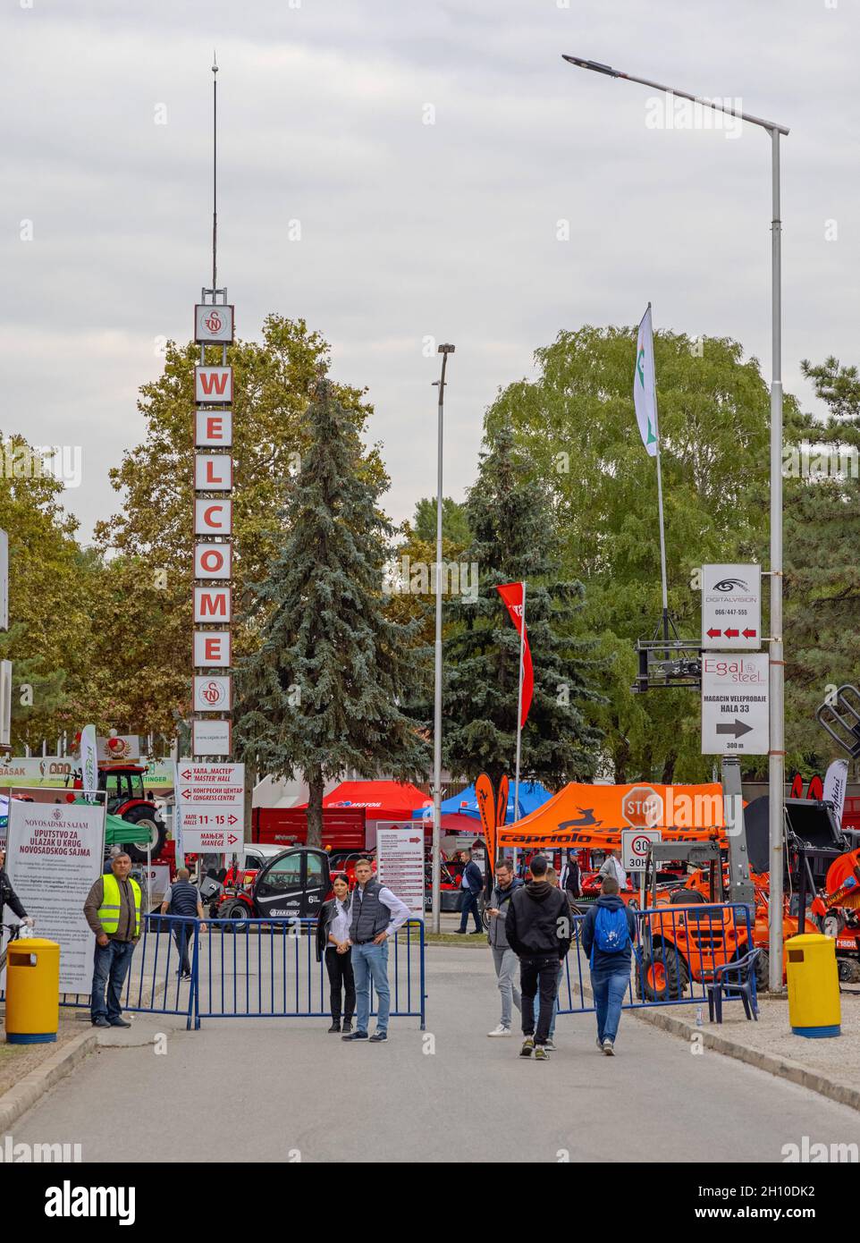 Novi Sad, Serbia - 21 settembre 2021: Segno Torre Benvenuti alla Fiera Agriculture Expo. Foto Stock