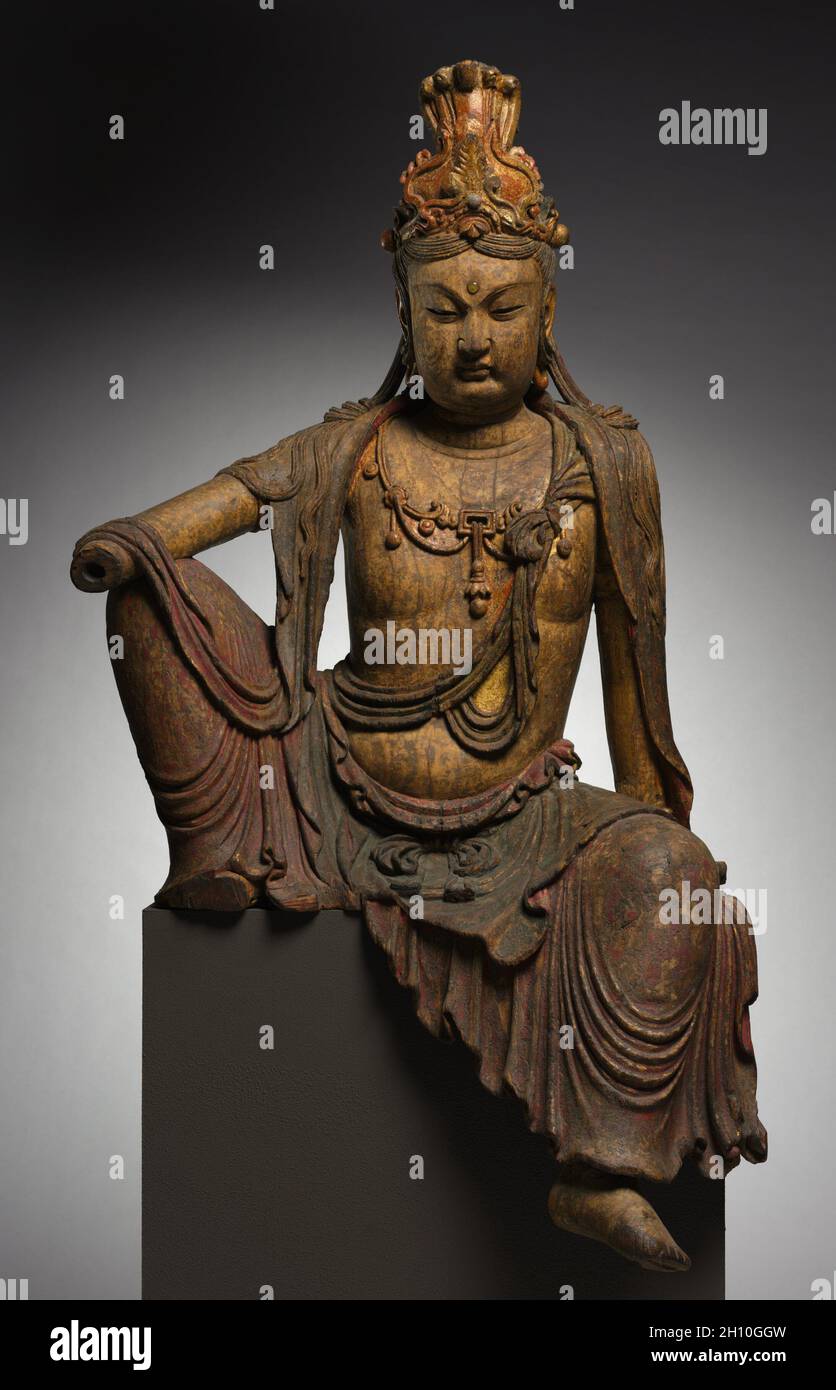 Guanyin seduto, fine del 1100-1200. Cina, fine dinastia della canzone del Nord (960-1127) - dinastia di Jin (1115-1234). Legno con policromia e doratura; totale: 138 cm (54 5/16 poll.). Foto Stock