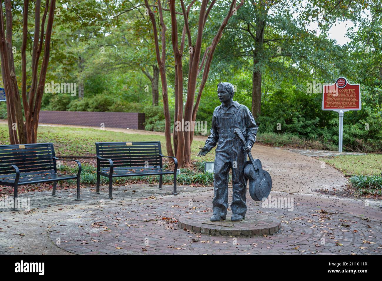 Elvis at 13 scultura presso Elvis Presley Birthplace and Museum a Tupelo, Mississippi Foto Stock