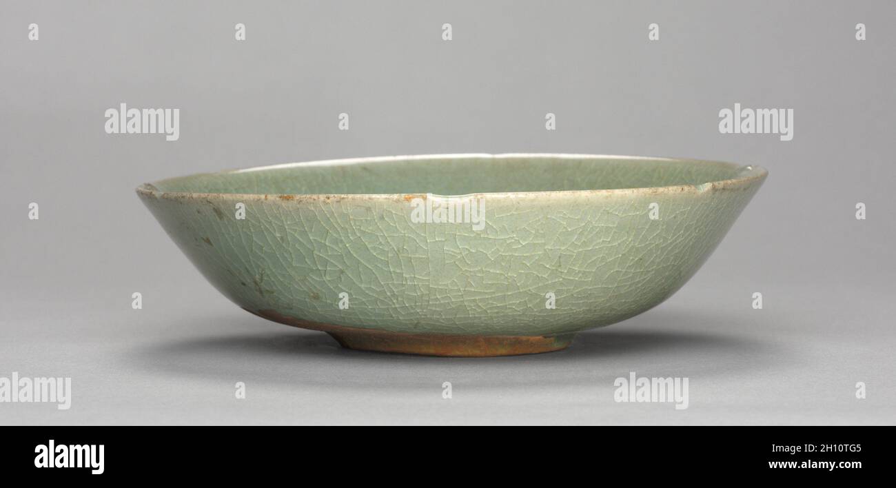 Rumore gracchiante di recipiente smaltato, 1100s. Corea, periodo Goryeo (918-1392). Ceramiche; diametro di base: 5,5 cm (2 3/16 in.); complessivo: 4.2 cm (1 5/8 in.). Foto Stock