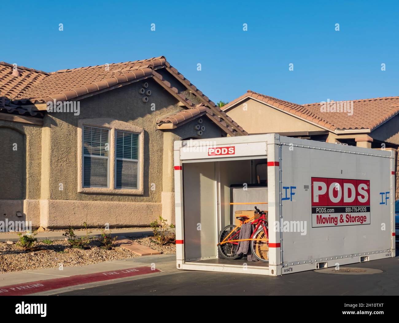 Nevada, SEP 22, 2021 - CONTENITORE DI CIALDE fuori di una casa Foto Stock