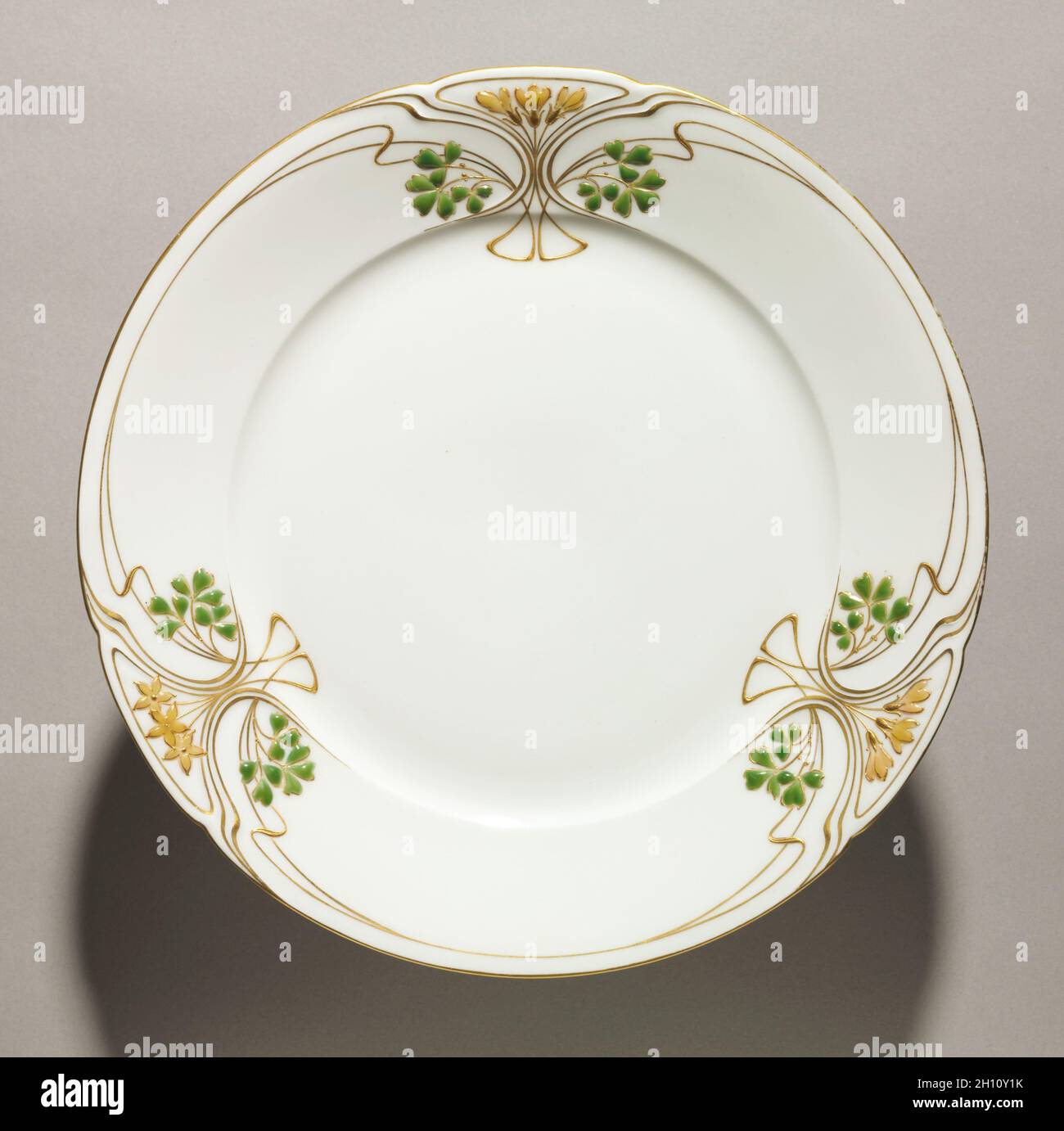 Piastra, 1901. KPM (Königliche Porzellan-Manufaktur) (tedesco, Berlino, est. 1763). Porcellana; diametro: 25 cm (9 13/16 in.); totale: 2.8 cm (1 1/8 in.). Foto Stock