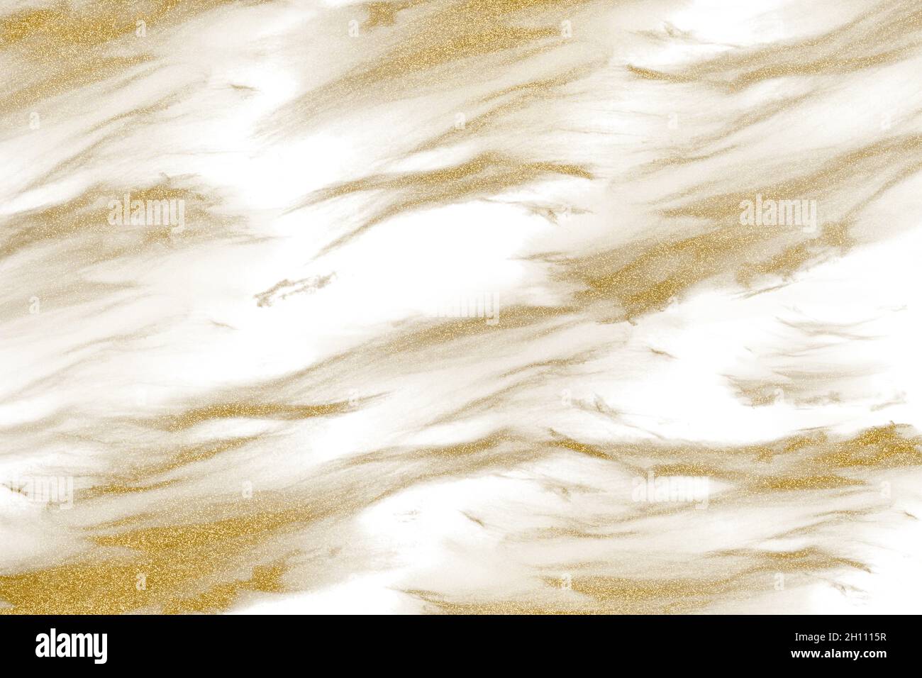 Trama di sabbia ondulata di colore dorato, vista in full frame su sfondo bianco. Sfondo festivo con glitter d'oro. Foto Stock
