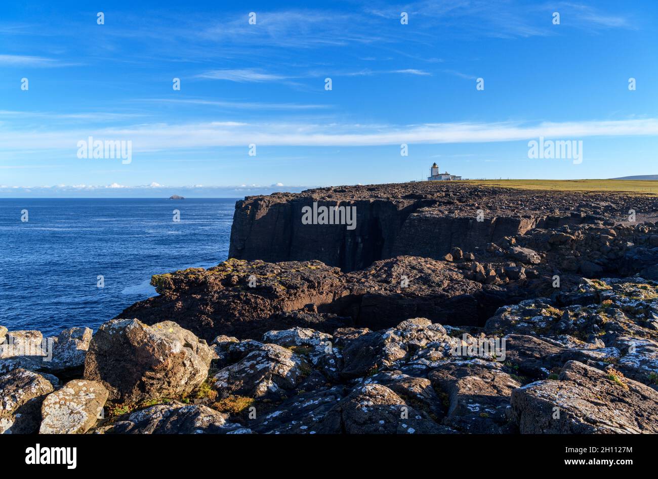 Faro di Eshaness, Eshaness, Mainland, Shetland, Scozia, REGNO UNITO Foto Stock
