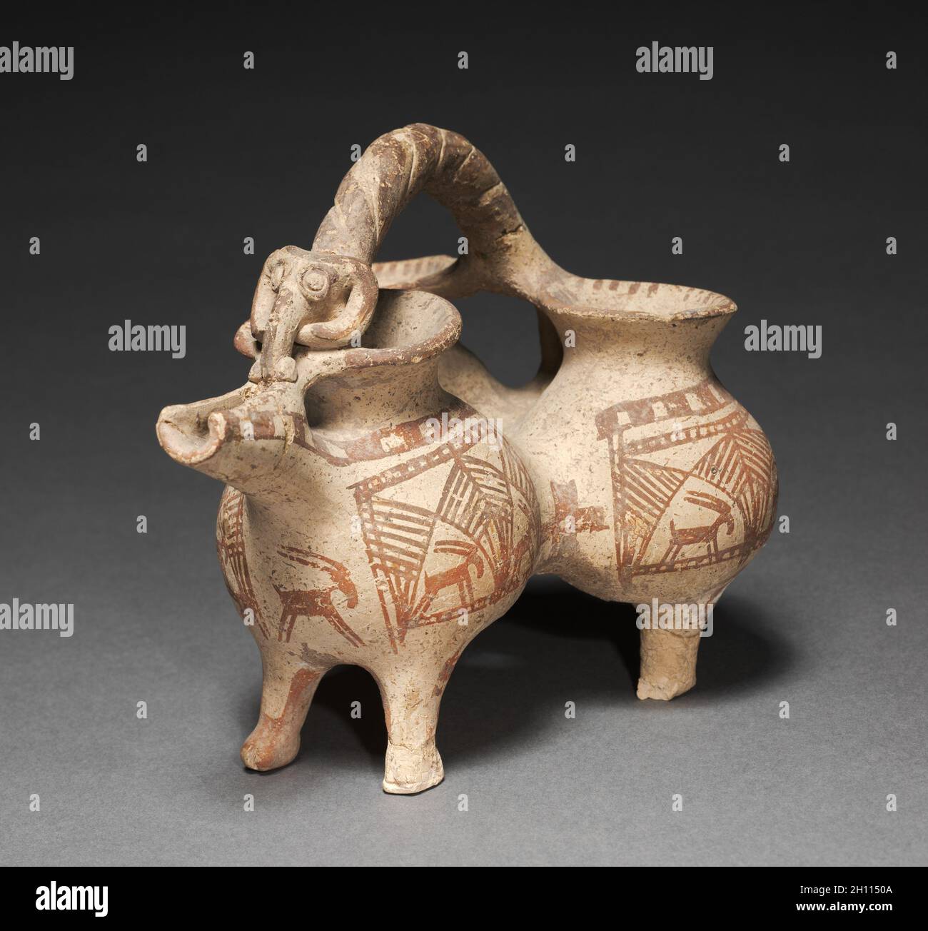 Caraffa in tre parti, c.. 800–700 A.C. Iran, Luristan. Terracotta, slip non smaltato; totale: 18.1 x 17 x 21.5 cm (7 1/8 x 6 11/16 x 8 7/16 pollici). Foto Stock