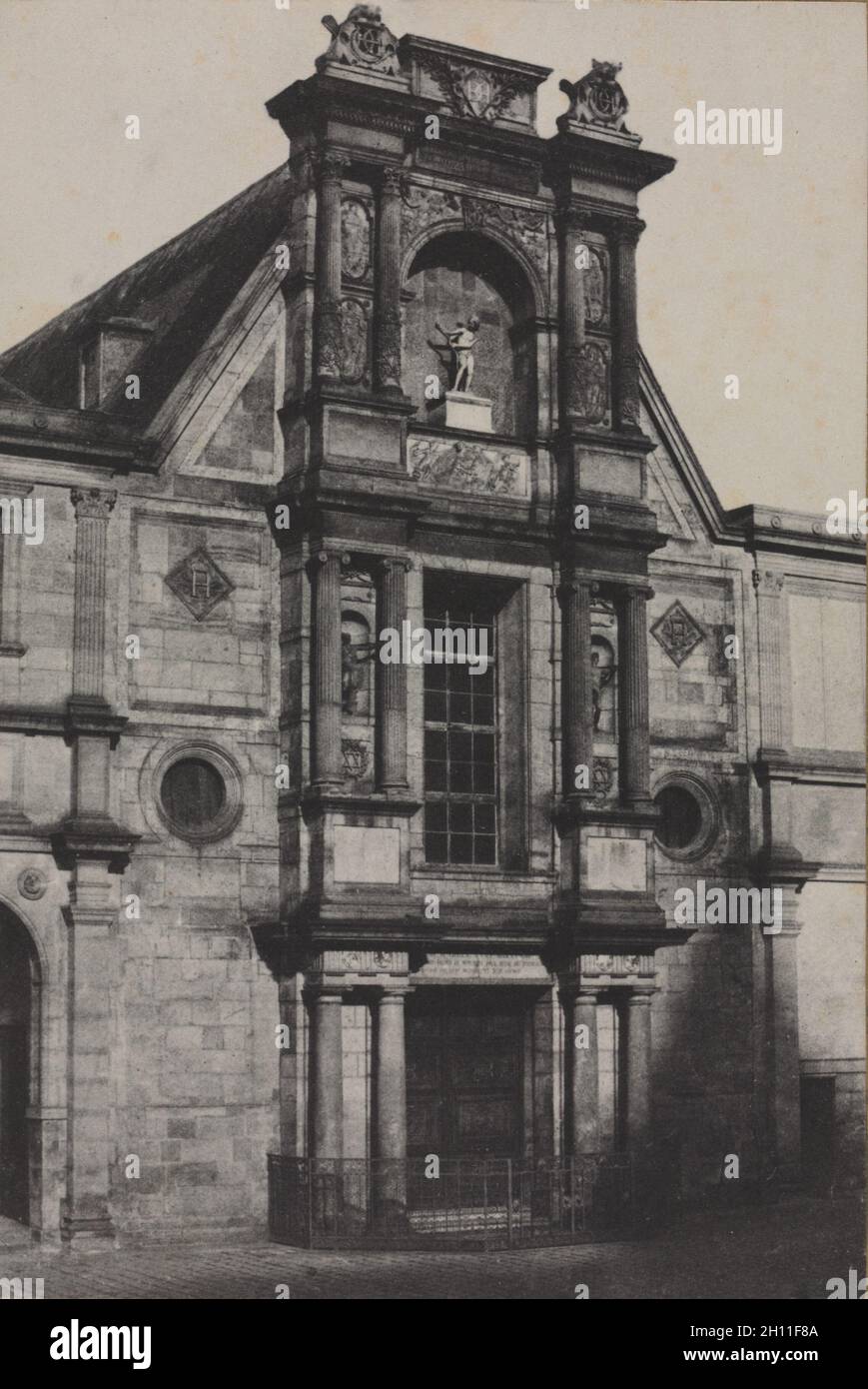 Portico del Château d'Anett, ora presso la École des Beaux-Arts, Parigi, 1851. Charles Marville (Francese, 1816-1879). Carta salata stampa, Blanquart-Évrard processo, dalla carta cerata negativo; immagine: 21,1 x 14,2 cm (8 5/16 x 5 9/16 in.); mascherino: 66 x 55,9 cm (26 x 22 in.). Foto Stock