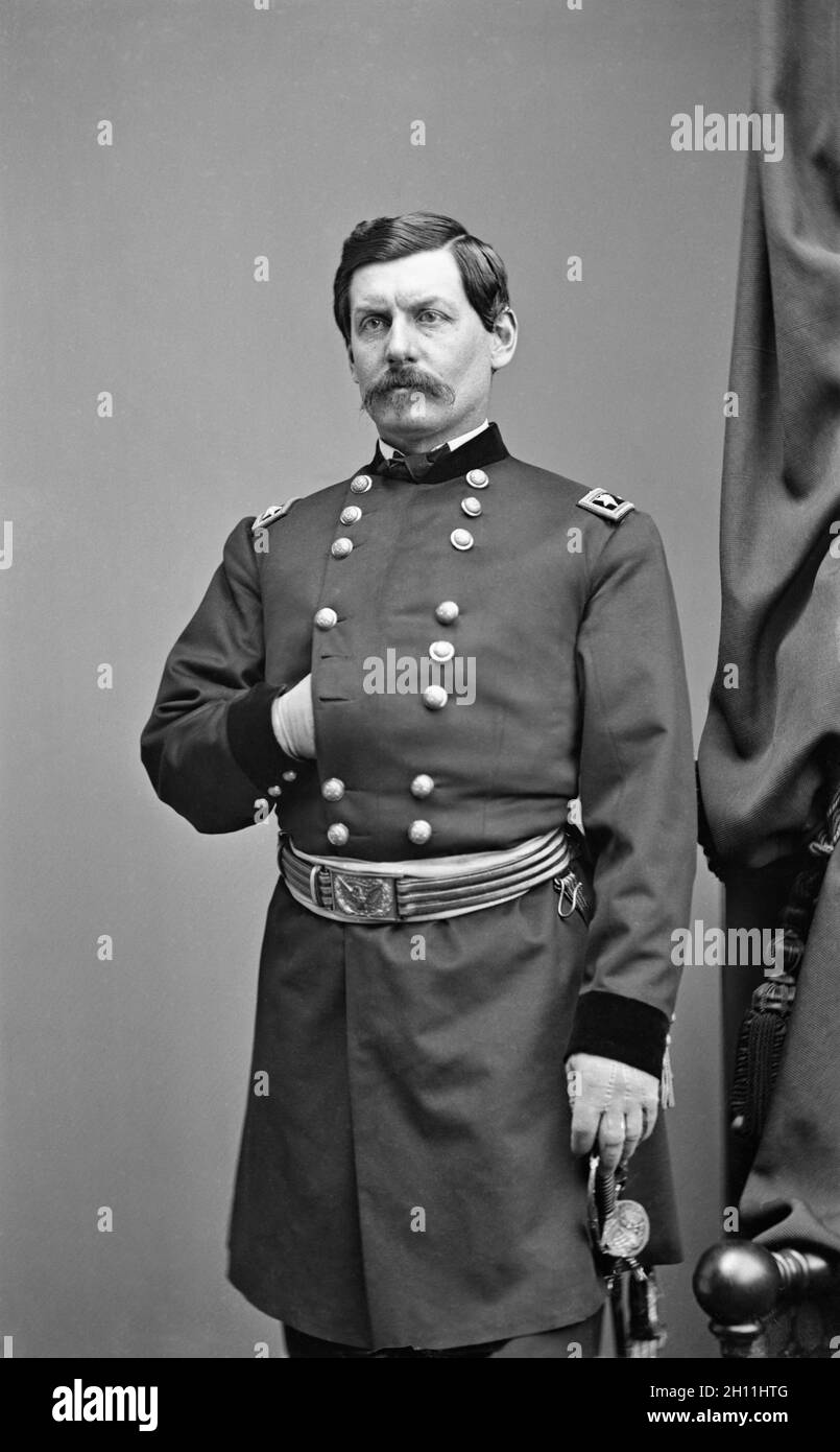 George Brinton McClellan (1826-1885), American Civil War Union General, ritratto in piedi di tre quarti di lunghezza in uniforme militare, Mathew Brady Studio, 1860 Foto Stock