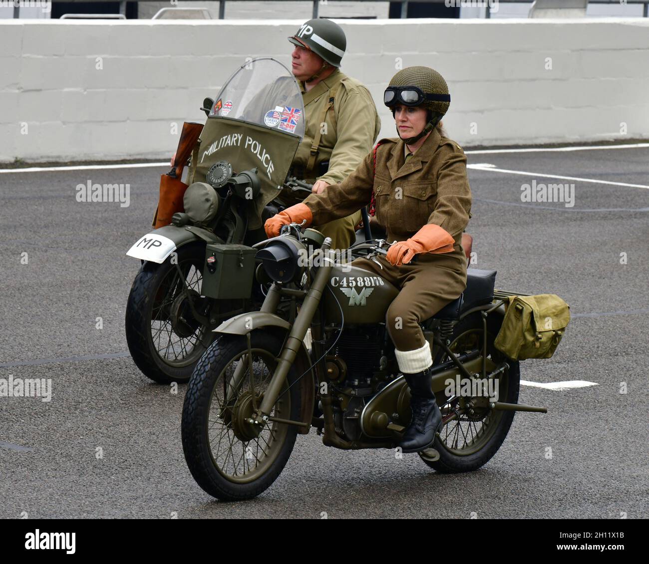 Harley Davidson WLA, Matchless, Victory Parade, Goodwood Revival 2021, Goodwood, Chichester, West Sussex, Inghilterra, settembre 2021. Foto Stock