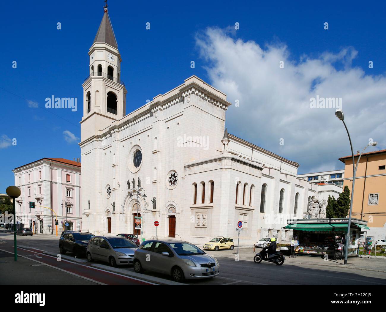 Pescara, Abruzzo, Italia. Cattedrale di San Cetteo o Cattedrale di San Cetteo, patrono di Pescara. Foto Stock