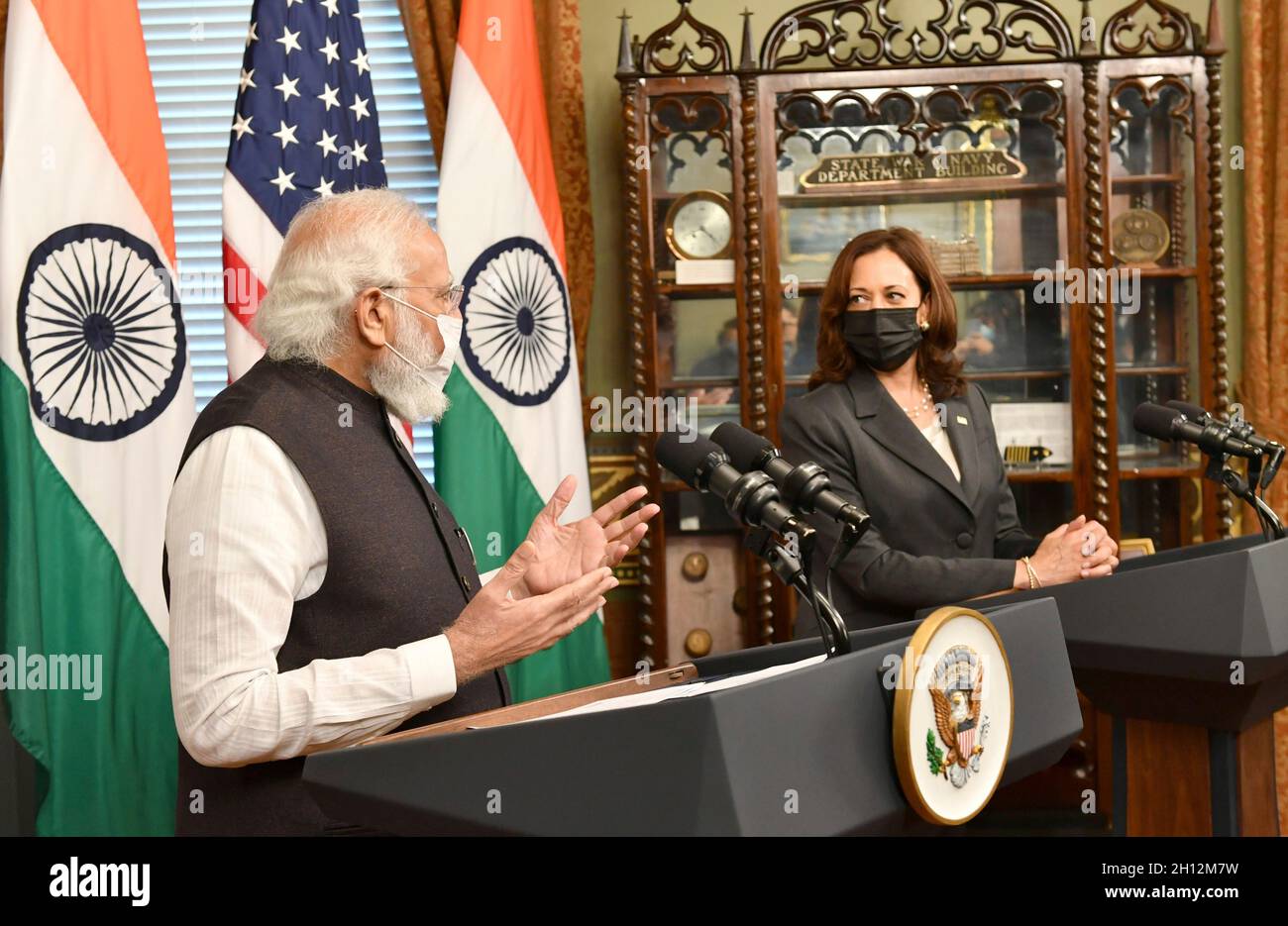 Washington, Stati Uniti d'America. 23 Settembre 2021. Il Vice Presidente degli Stati Uniti Kamala Harris, a destra, durante una conferenza stampa congiunta con il primo Ministro dell'India Narendra modi, nel Eisenhower Executive Office Building 23 settembre 2021 a Washington, D.C. Credit: Press Information Bureau/PIB Photo/Alamy Live News Foto Stock