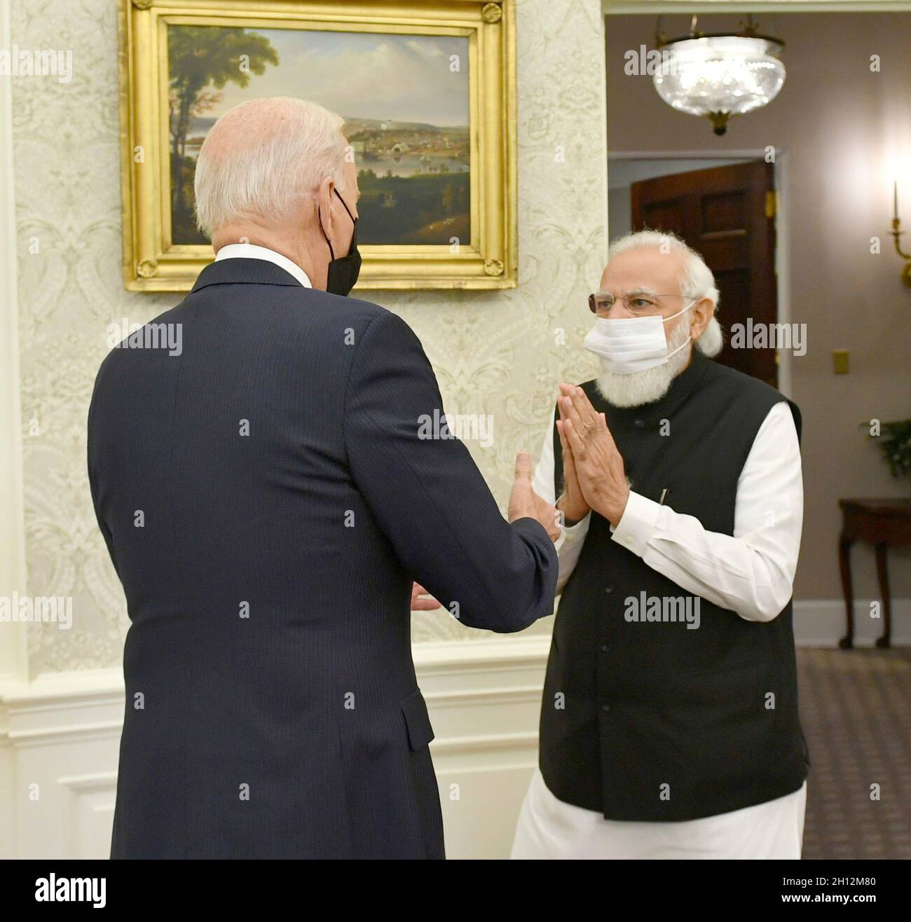 Washington, Stati Uniti d'America. 24 Settembre 2021. Il presidente degli Stati Uniti Joe Biden, a sinistra, dà il benvenuto al primo ministro dell'India Narendra modi, all'ufficio ovale della Casa Bianca 24 settembre 2021 a Washington, D.C. Credit: Press Information Bureau/PIB Photo/Alamy Live News Foto Stock