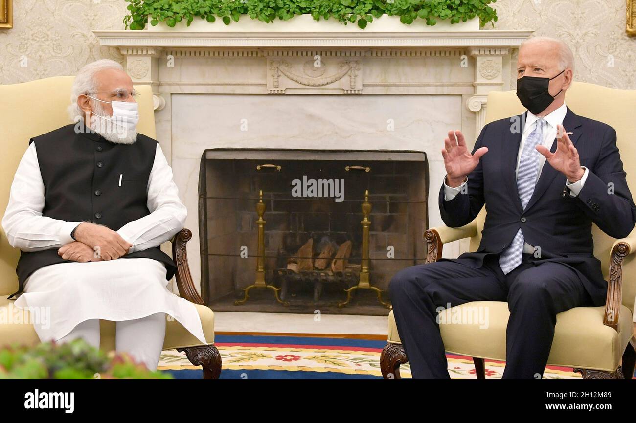 Washington, Stati Uniti d'America. 24 Settembre 2021. Il presidente degli Stati Uniti Joe Biden parla durante un incontro bilaterale con il primo ministro indiano Narendra modi, nell'ufficio ovale della Casa Bianca 24 settembre 2021 a Washington, D.C. Credit: Press Information Bureau/PIB Photo/Alamy Live News Foto Stock