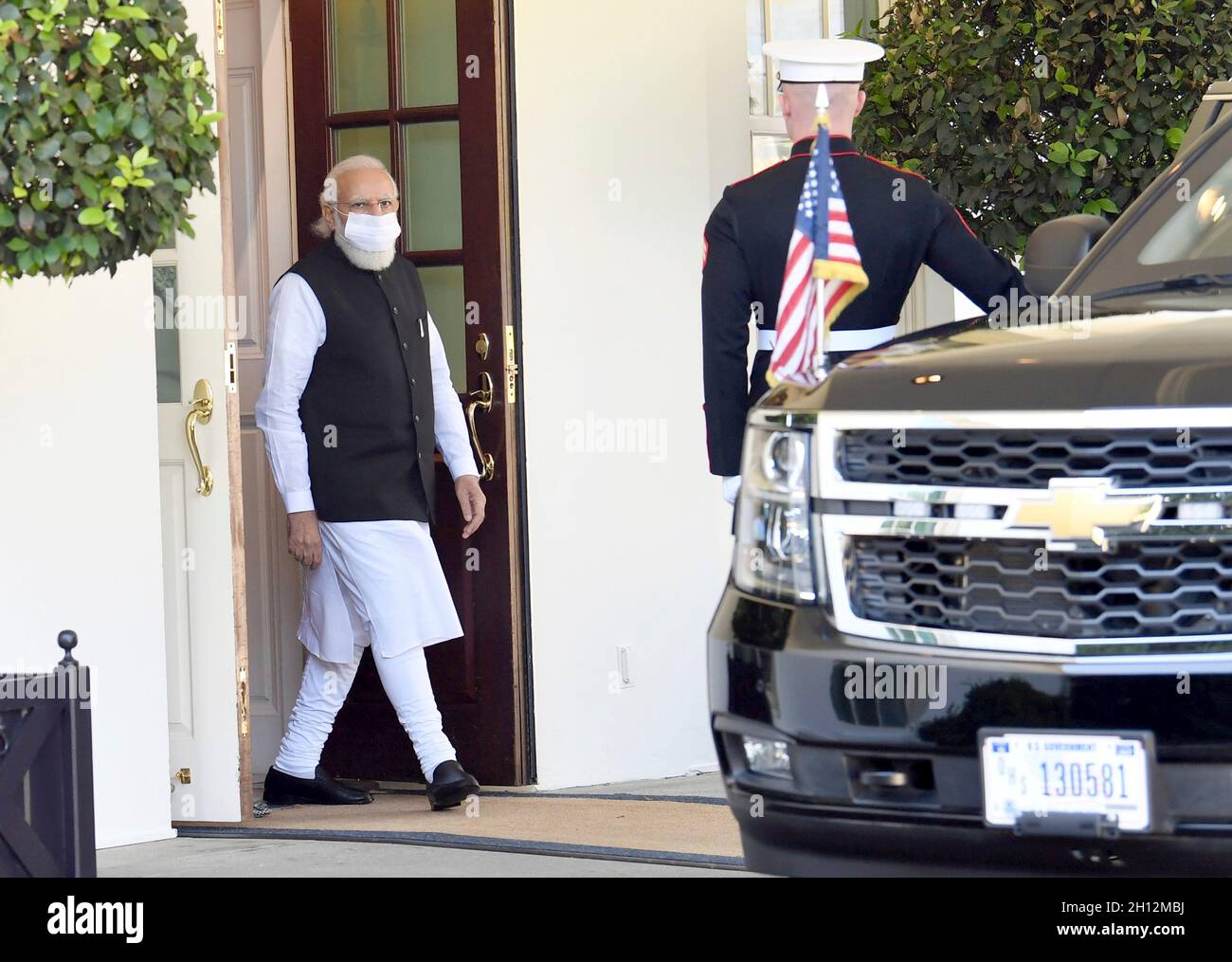 Washington, Stati Uniti d'America. 24 Settembre 2021. Il primo ministro indiano Narendra modi, cammina al suo motocade dopo l'incontro bilaterale con il presidente degli Stati Uniti Joe Biden come egli parte l'ala ovest della Casa Bianca 24 settembre 2021 a Washington, D.C. credito: Ufficio informazioni stampa / PIB Foto / Alamy Live News Foto Stock