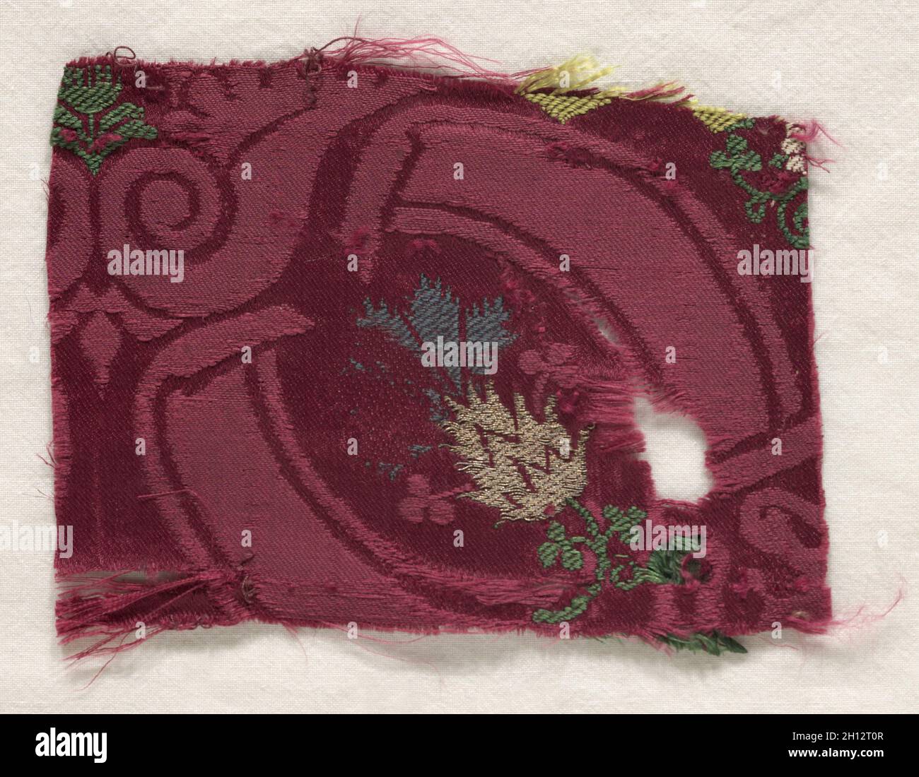 Frammento di tessuto di seta, XVIII secolo. Spagna, XVIII secolo. Panno liscio, broccato; seta; media: 66,7 x 57,8 cm (26 1/4 x 22 3/4 in.). Foto Stock