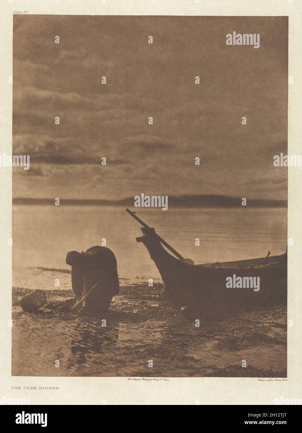 L'India nordamericana: Essendo una serie di portafogli che picturano e descrivono gli indiani degli Stati Uniti, il Dominion del Canada e l'Alaska: Portfolio IX, piatto 317: Il Digger di Clam, 1900. Edward S. Curtis (americano, 1868-1952), la stampa universitaria. Fotocravura; Foto Stock