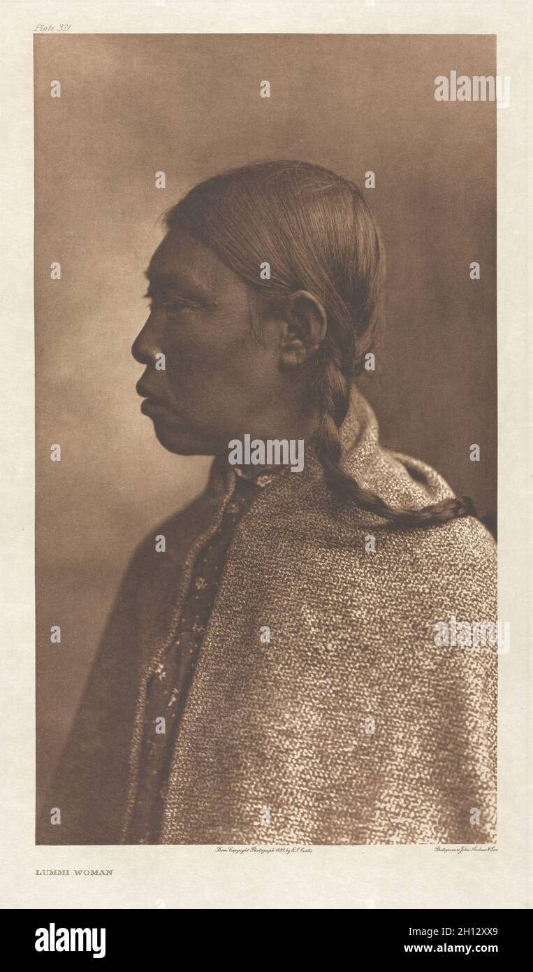 L'India nordamericana: Essendo una serie di portafogli che picturano e descrivono gli indiani degli Stati Uniti, il Dominion del Canada e l'Alaska: Portfolio IX, piatto 321: Lummi Woman, 1899. Edward S. Curtis (americano, 1868-1952), la stampa universitaria. Fotocravura; Foto Stock