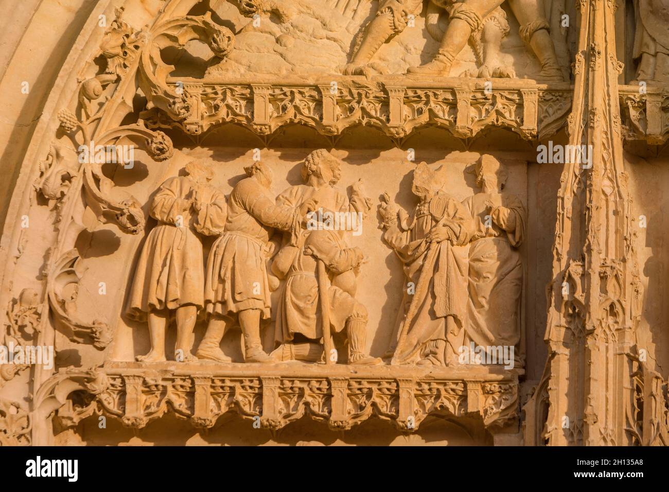 FRANCIA - CHER (18) - CATTEDRALE SAINT ETIENNE. PORTALE DI SAINT GUILLAUME, ALL'ESTREMA SINISTRA, SULLA FACCIATA OVEST. LA CATTEDRALE DI BOURGES È REGISTRATO Foto Stock