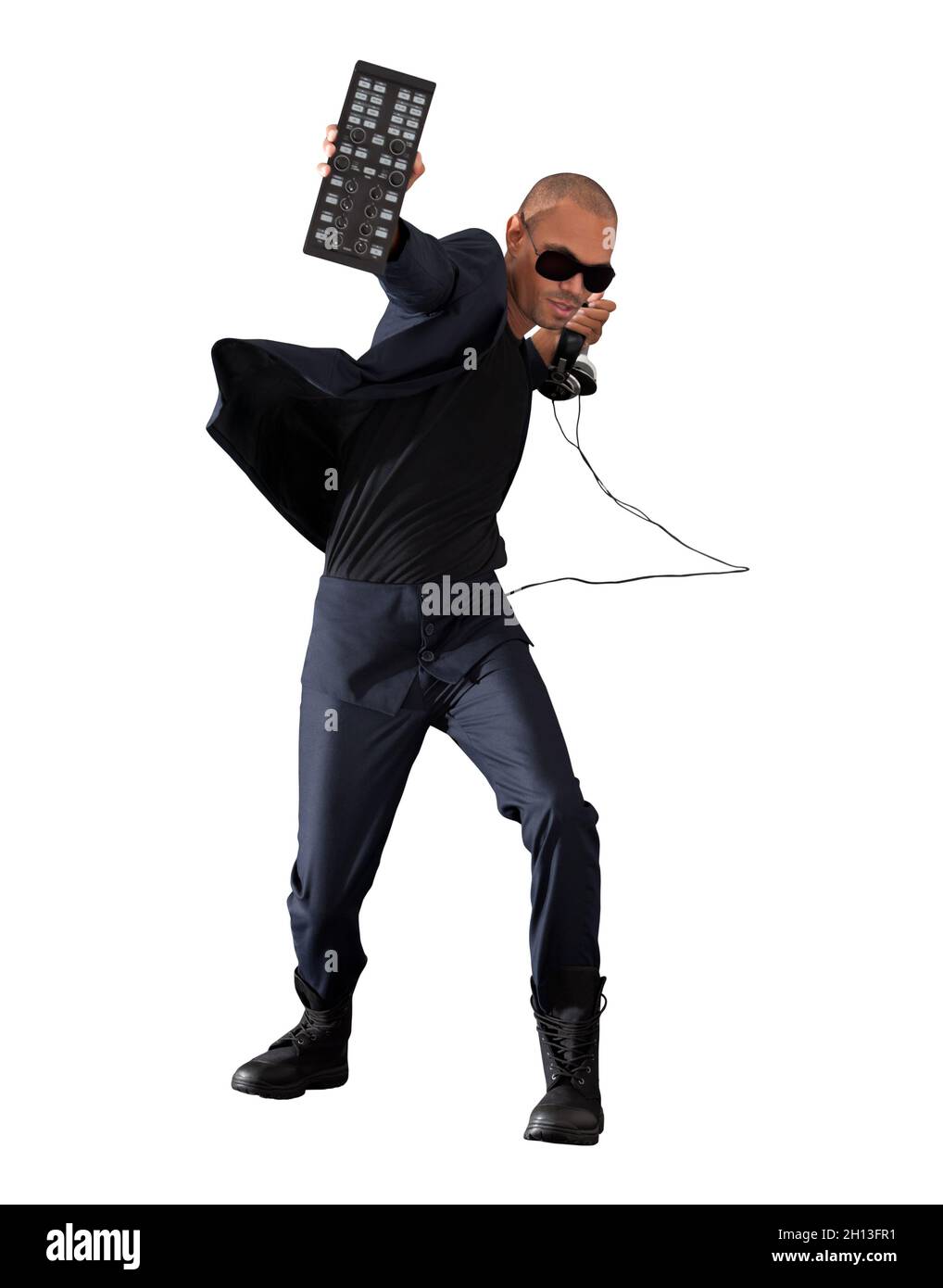 Musicista africano cantante con cuffie tenendo un amplificatore Foto Stock