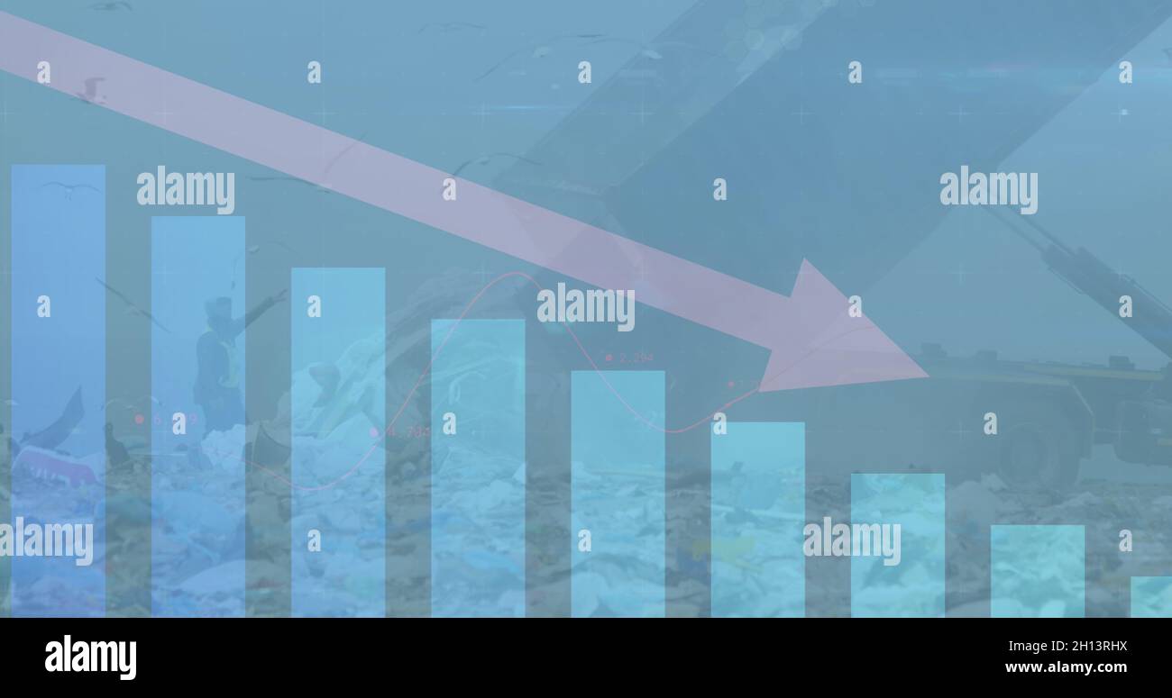 Immagine composita digitale della freccia sull'elaborazione dei dati statistici contro le discariche Foto Stock