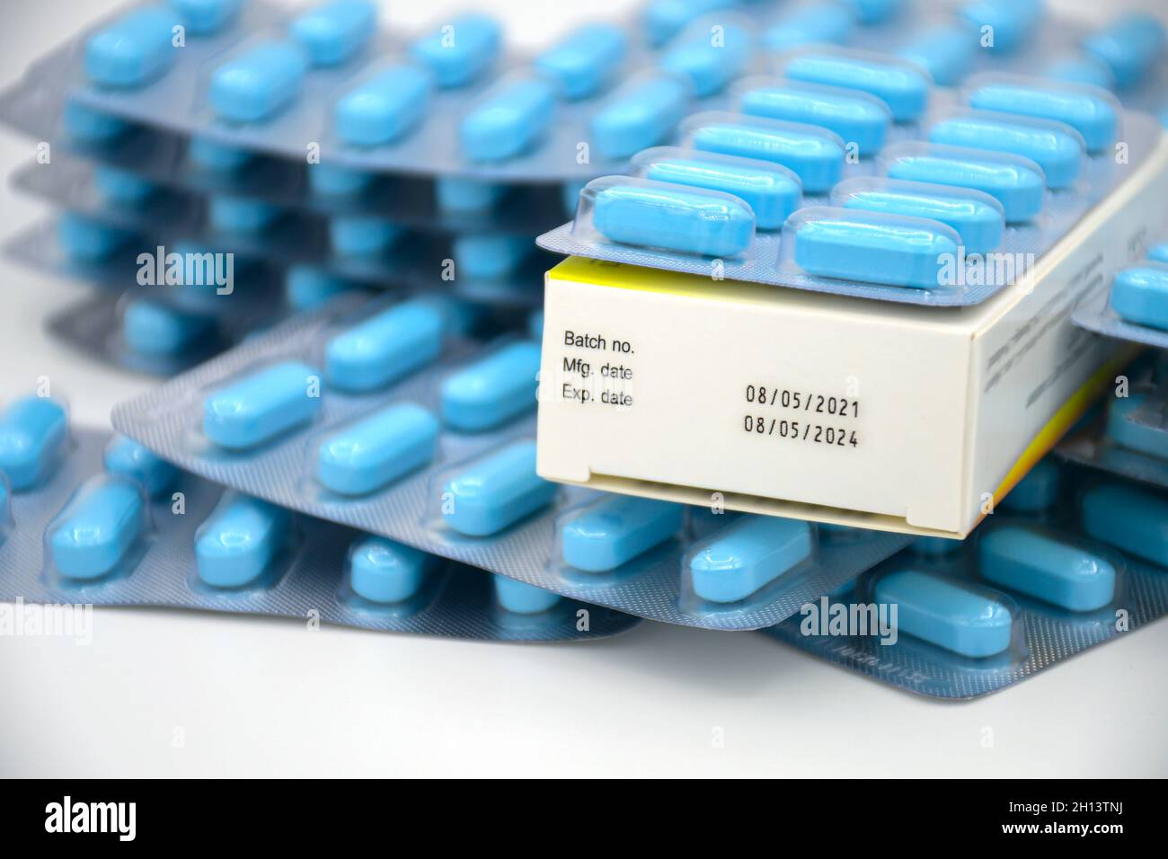 Data di produzione e la data di scadenza su alcuni packaging farmaceutico. Foto Stock