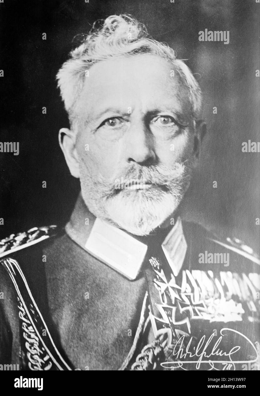 Una foto d'epoca circa il 1922 dell'ex Kaiser Wilhelm II tedesco in esilio in Olanda dopo la sua abdicazione e dopo la sconfitta della Germania nella prima guerra mondiale. Foto Stock