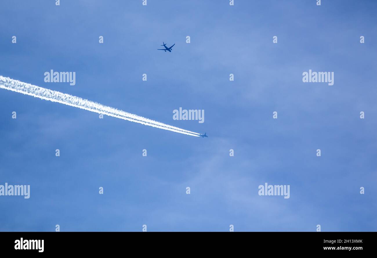 Traffico aereo, rischio di collisione nello spazio aereo Foto Stock