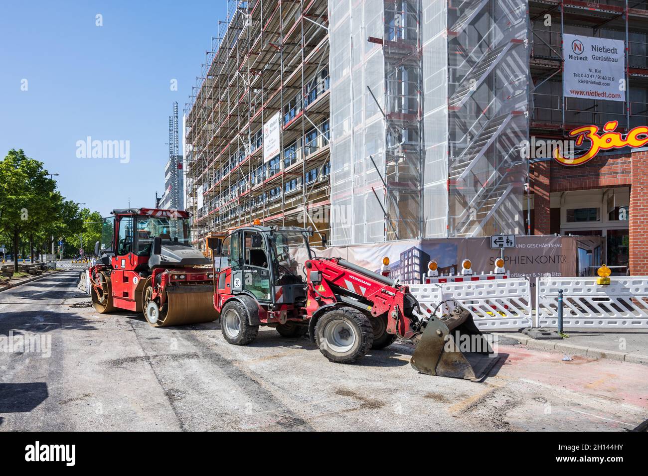 Straßenbauarbeiten zur Fahrbahnerneuerung in Kiel sorgen für Verkehrsstaus in der Innenstadt Foto Stock