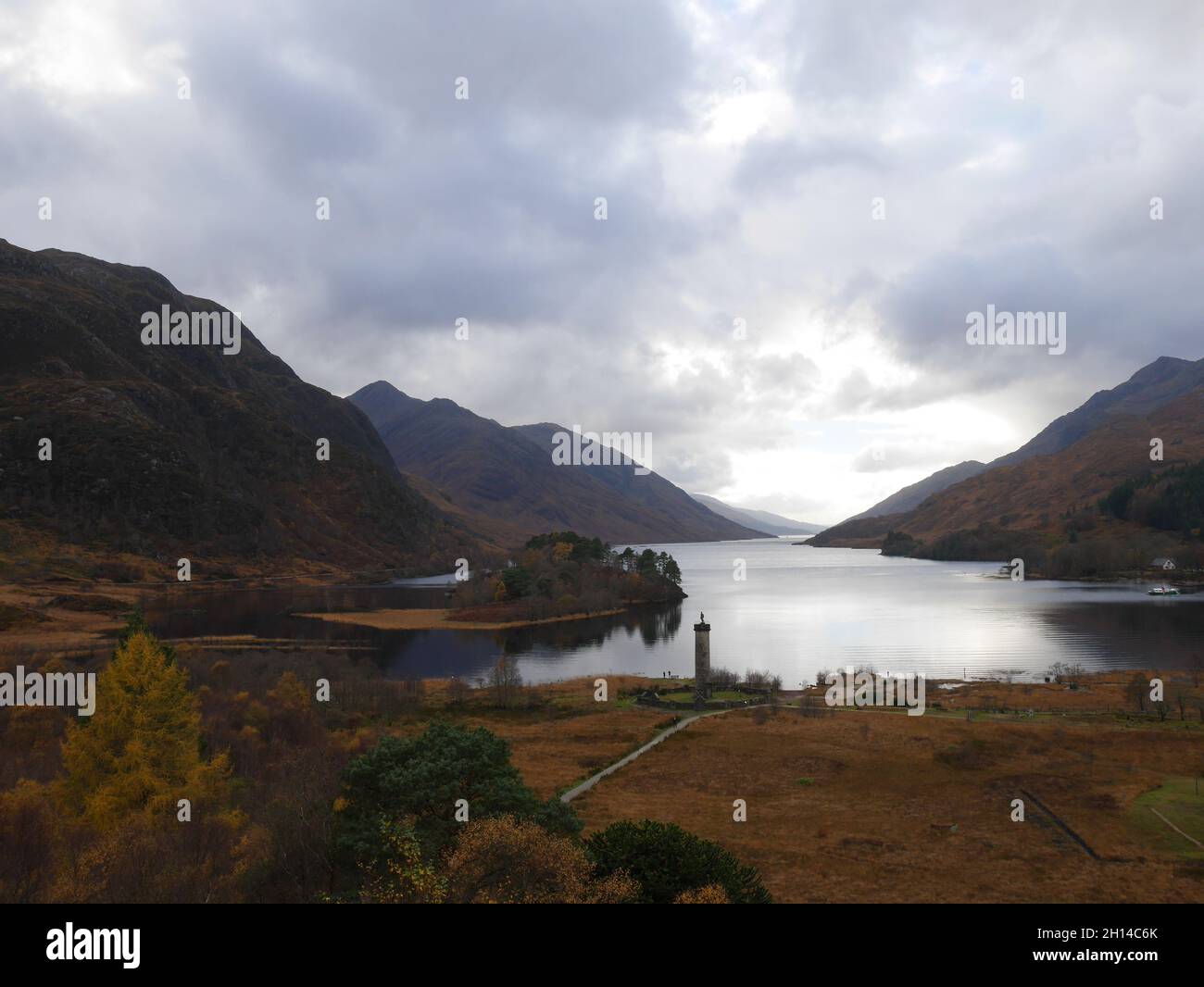 Antico monumento Glenfinnan alla testa di Loch Shiel, Inverness-shire, Scozia Foto Stock