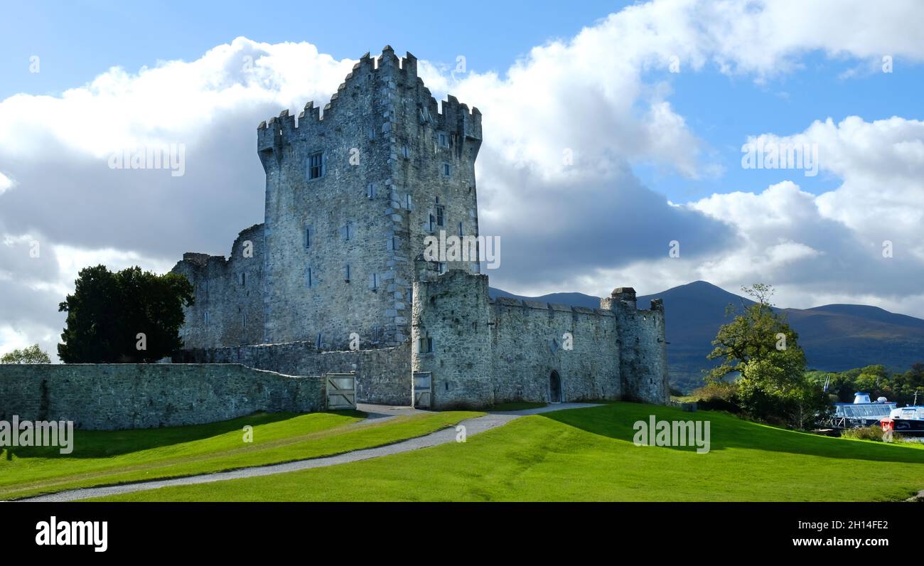 Ross Castle, Killarney, County Kerry, Irlanda - John Gollop Foto Stock